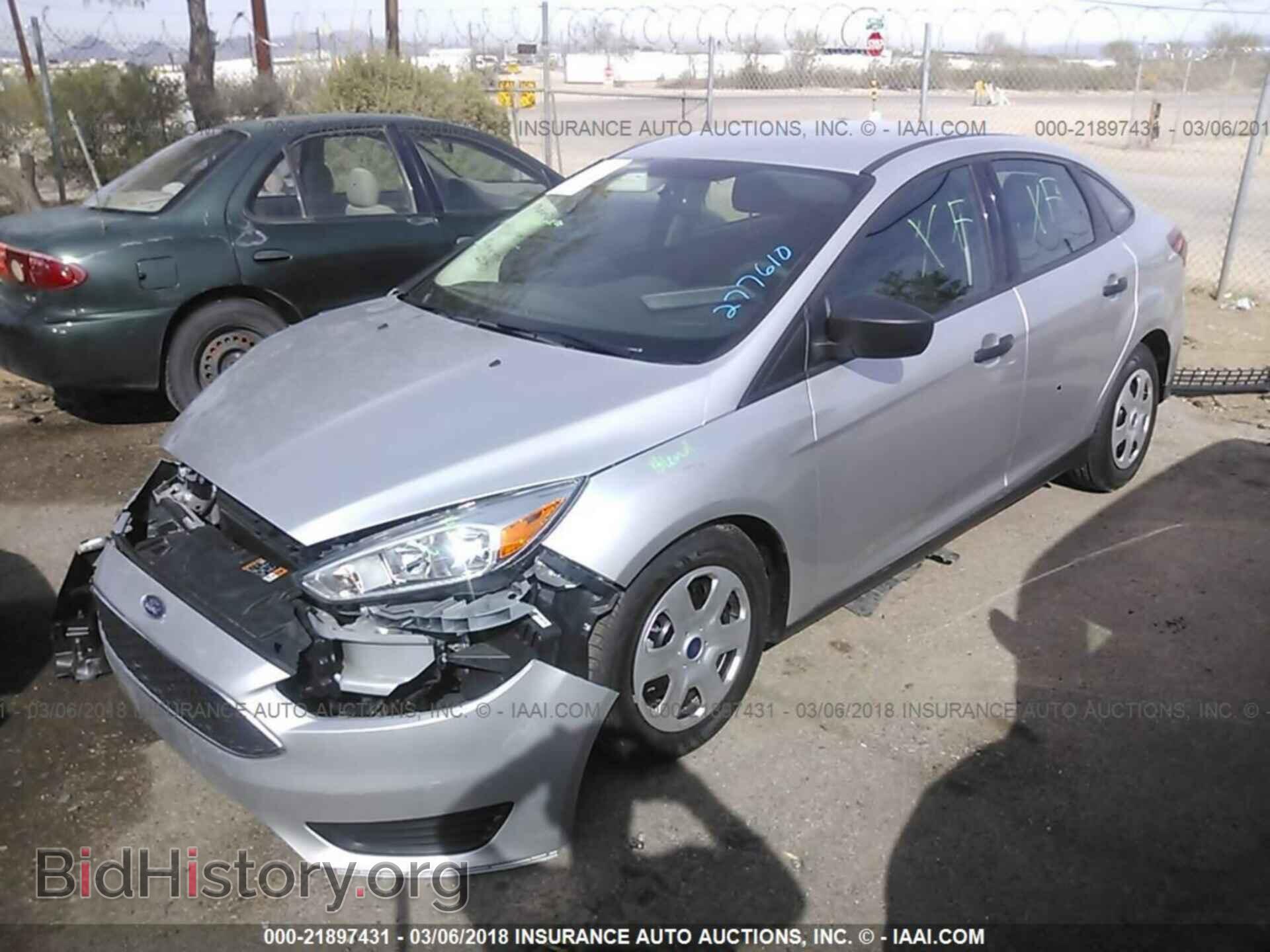 2017 Ford Focus - VIN: 1FADP3E25HL277610 - Photo 2