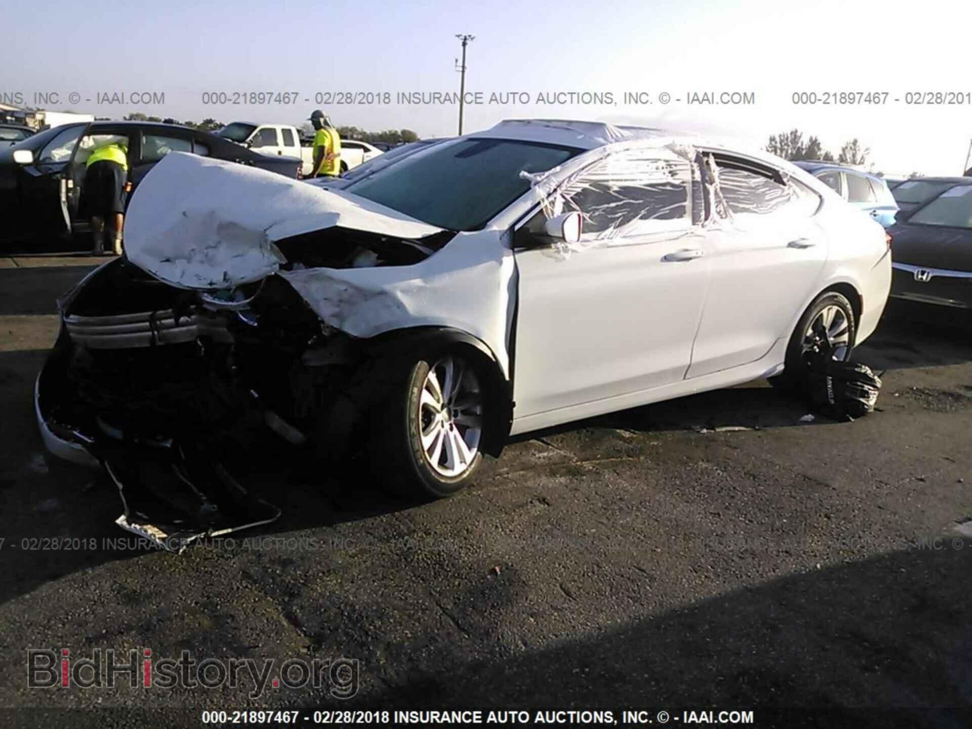 2016 Chrysler 200 - VIN: 1C3CCCAB1GN167247 - Photo 2