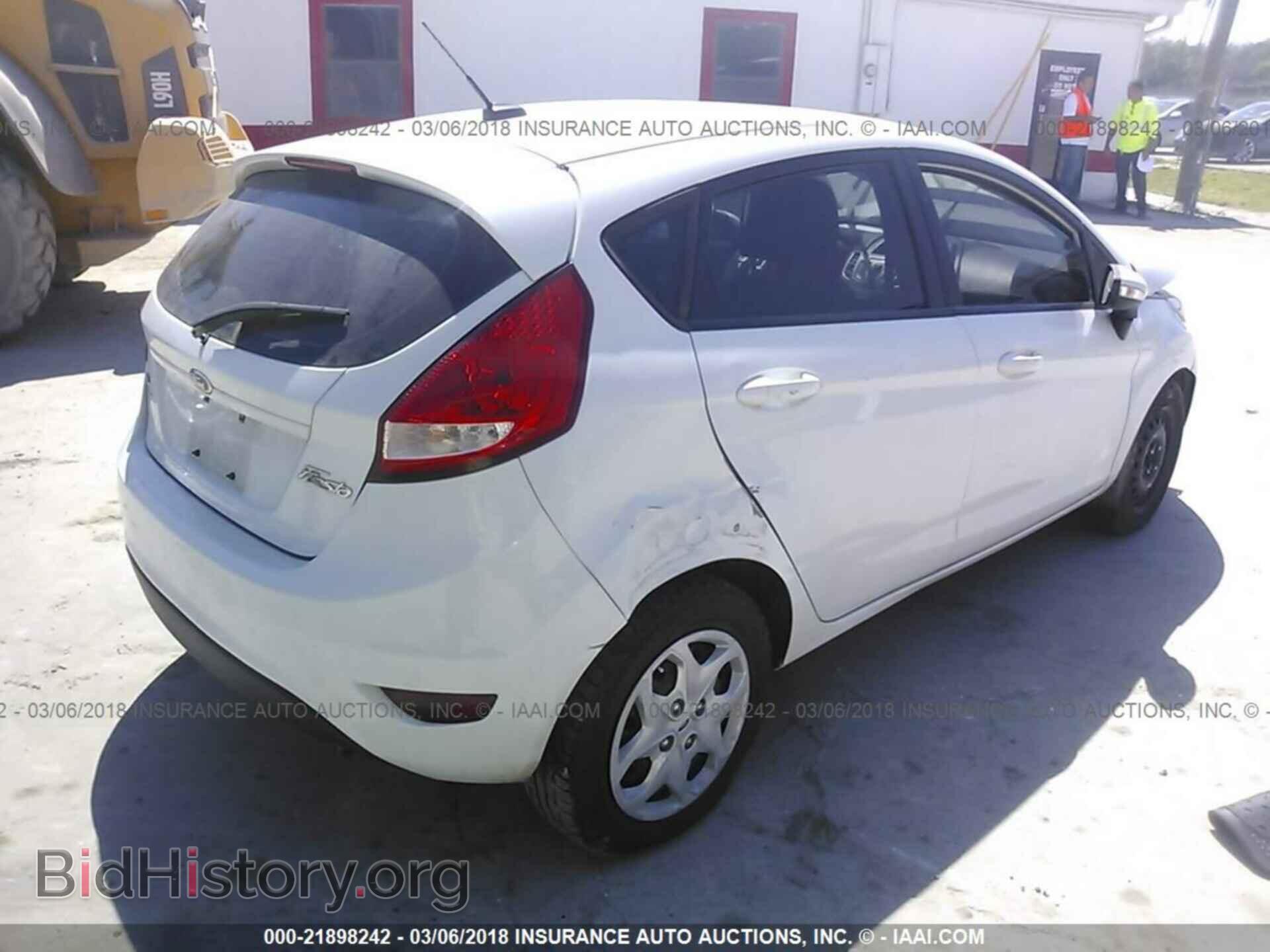 2013 Ford Fiesta - VIN: 3FADP4EJ3DM186941 - Фото 4