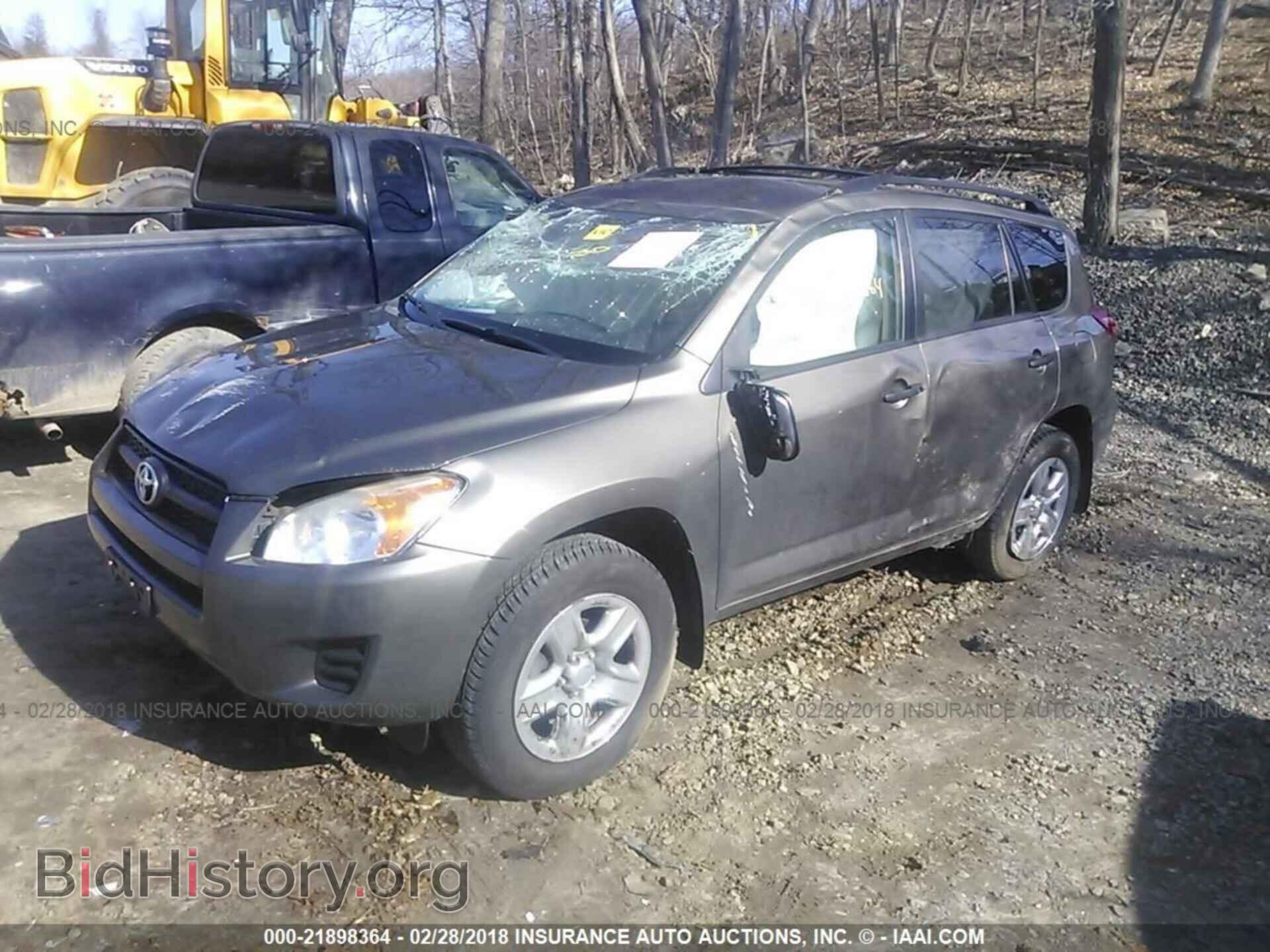 2011 Toyota Rav4 - VIN: 2T3BF4DV8BW116825 - Фото 2