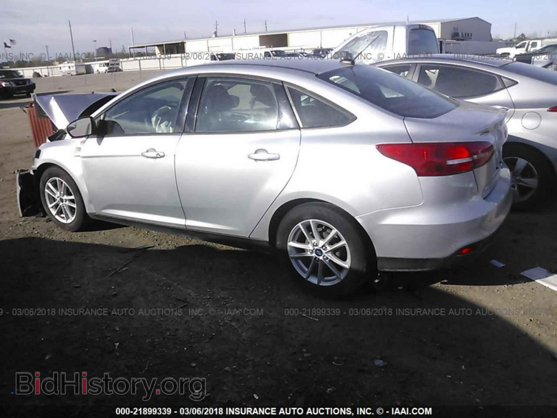 2016 Ford Focus - VIN: 1FADP3F26GL214366 - Photo 3