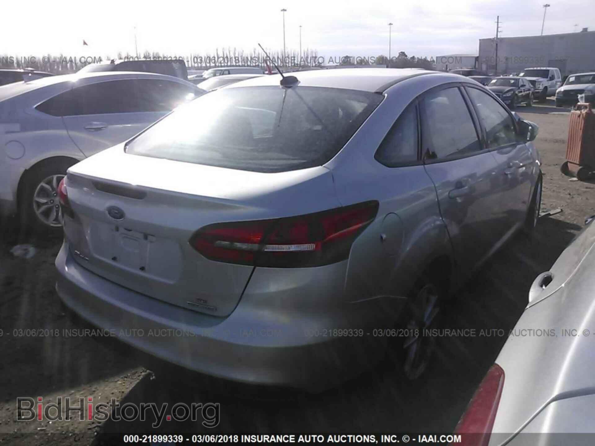 2016 Ford Focus - VIN: 1FADP3F26GL214366 - Photo 4