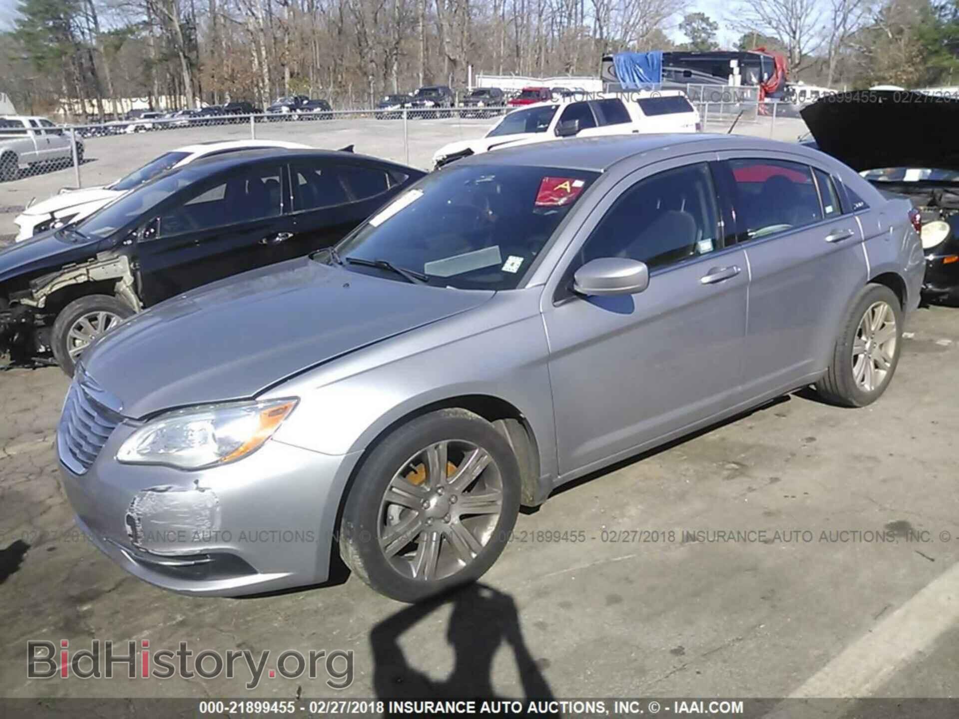 2013 Chrysler 200 - VIN: 1C3CCBBB8DN695405 - Photo 2