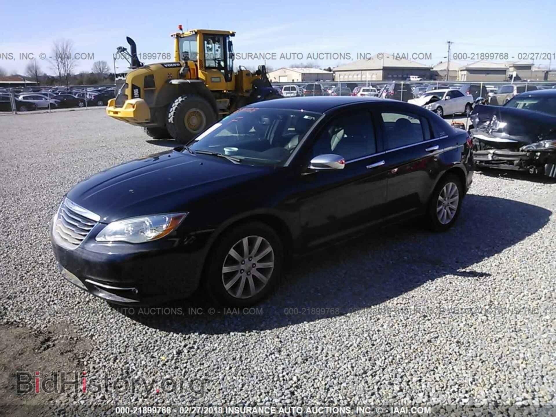 2014 Chrysler 200 - VIN: 1C3CCBCG8EN176723 - Photo 2