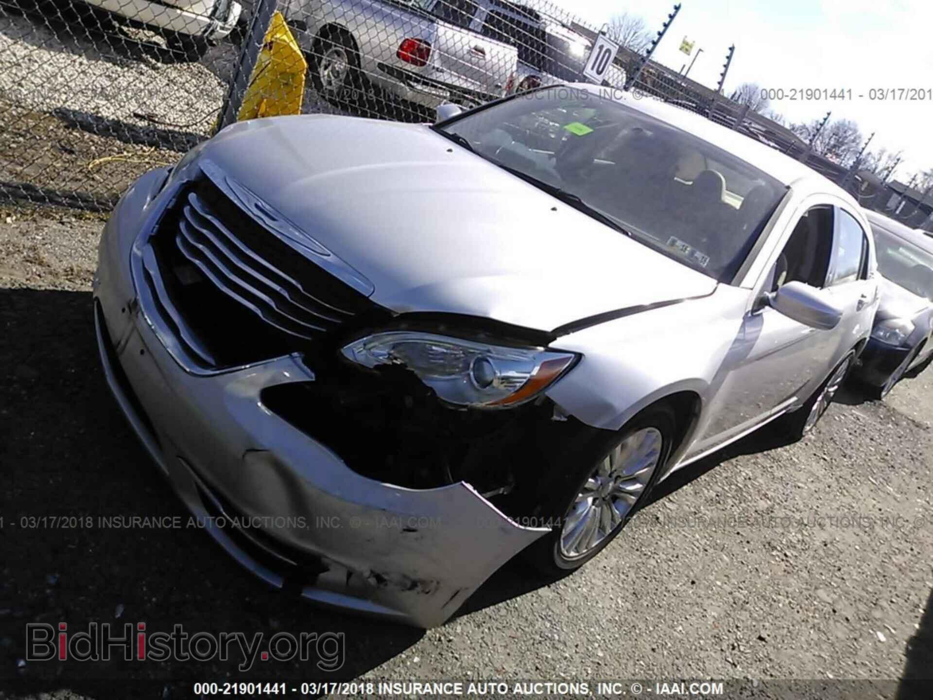 2012 Chrysler 200 - VIN: 1C3CCBAB4CN138703 - Фото 2