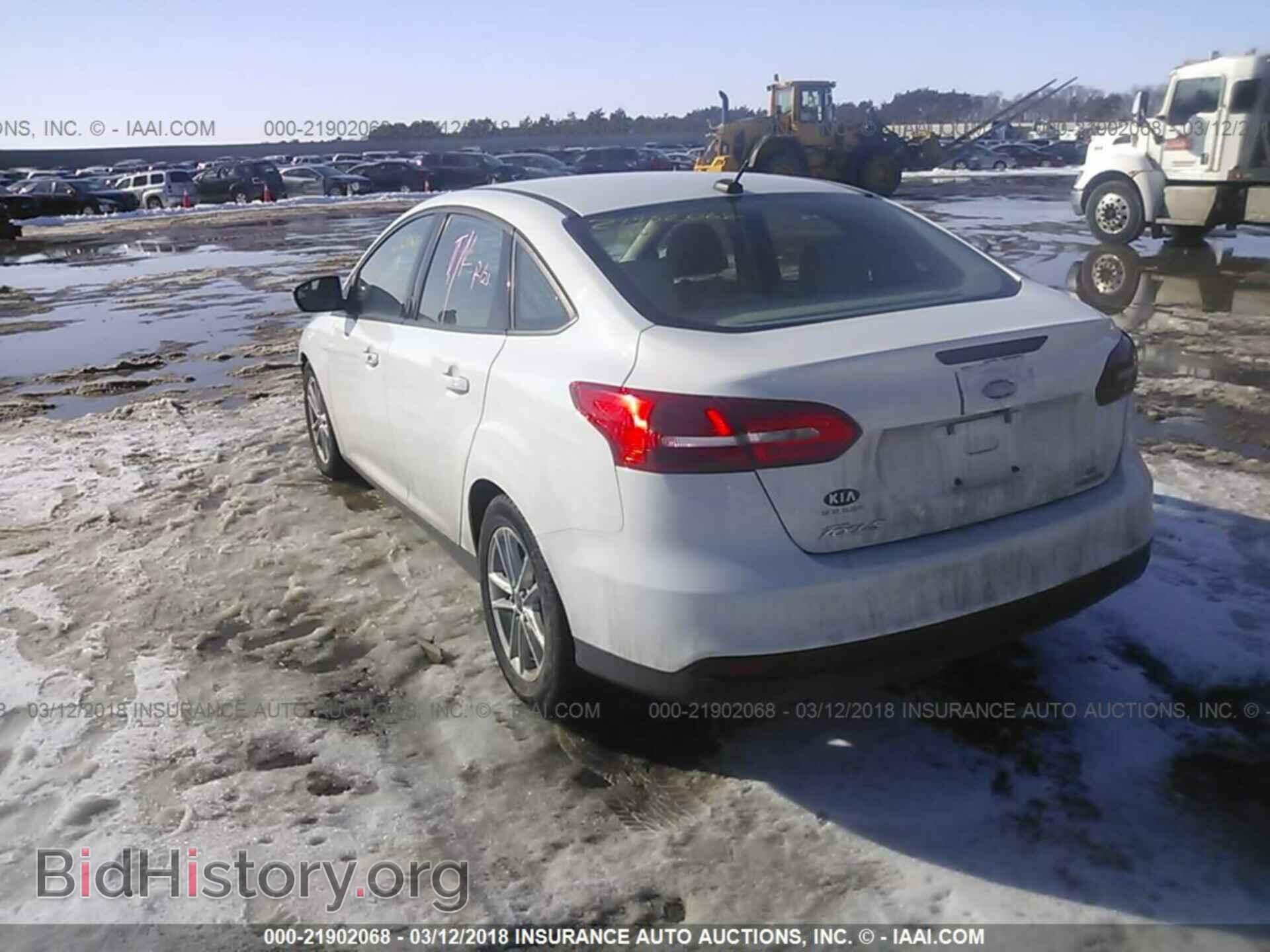 2016 Ford Focus - VIN: 1FADP3F27GL209628 - Photo 3