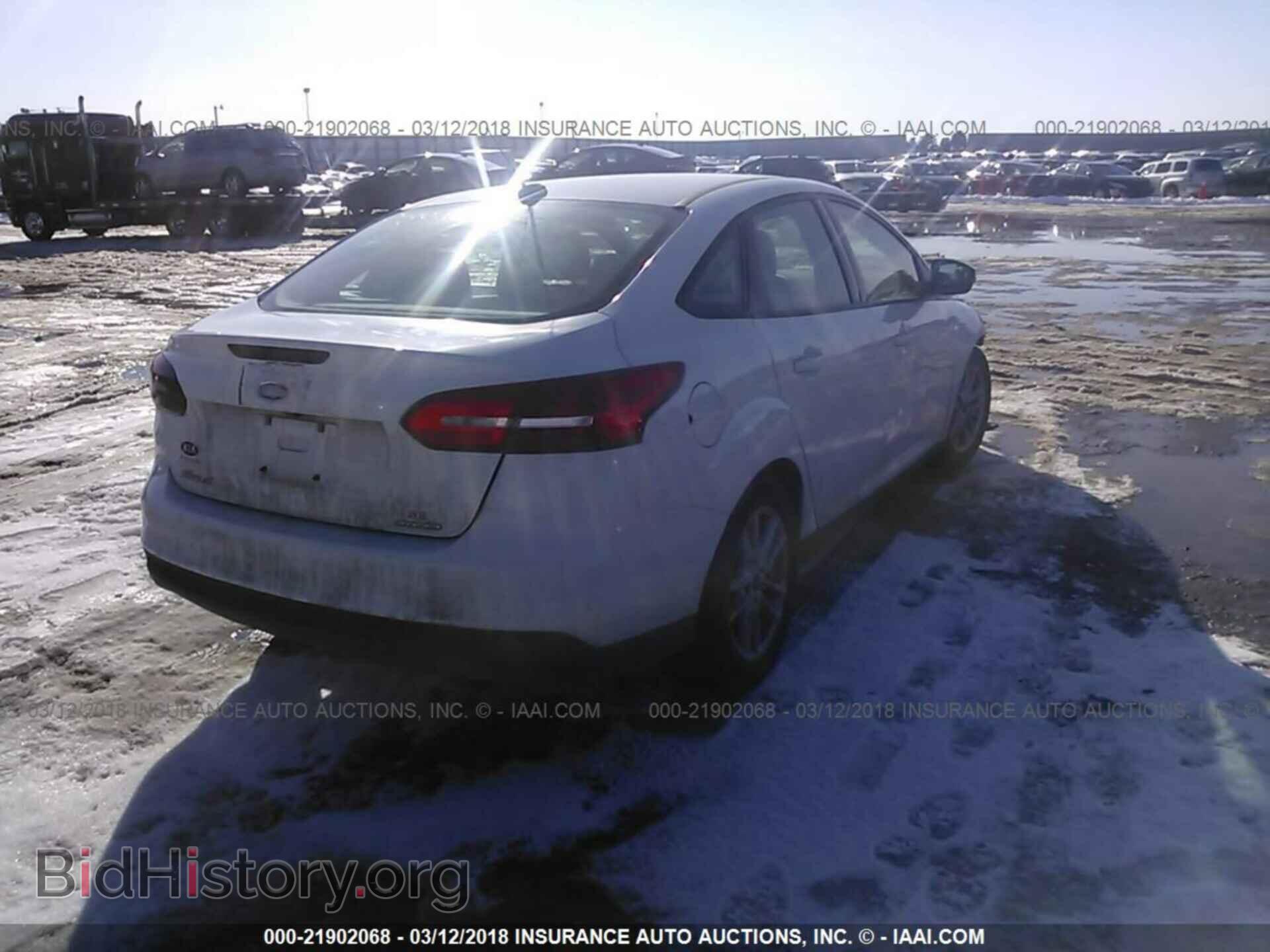 2016 Ford Focus - VIN: 1FADP3F27GL209628 - Photo 4
