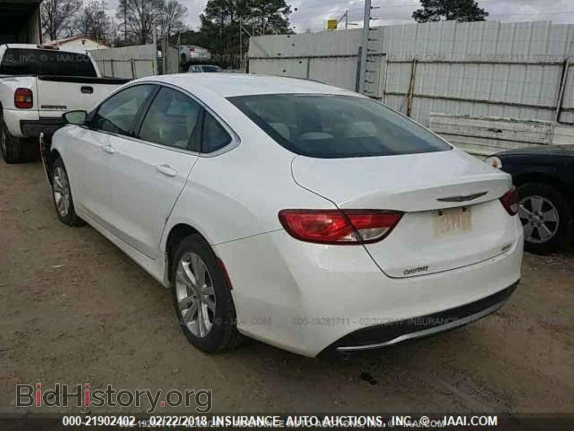 2015 Chrysler 200 - VIN: 1C3CCCAB3FN667229 - Photo 3