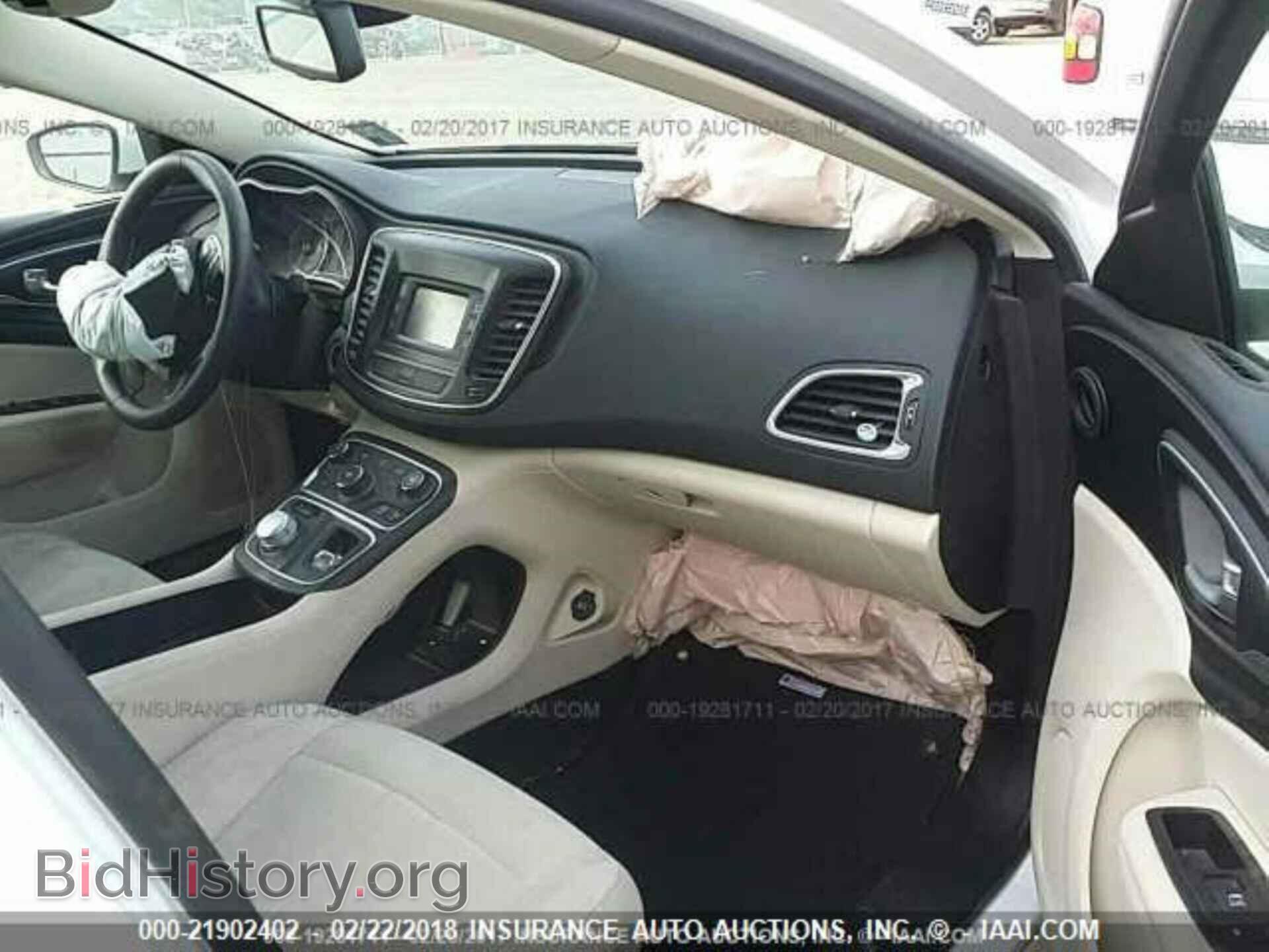 2015 Chrysler 200 - VIN: 1C3CCCAB3FN667229 - Photo 5