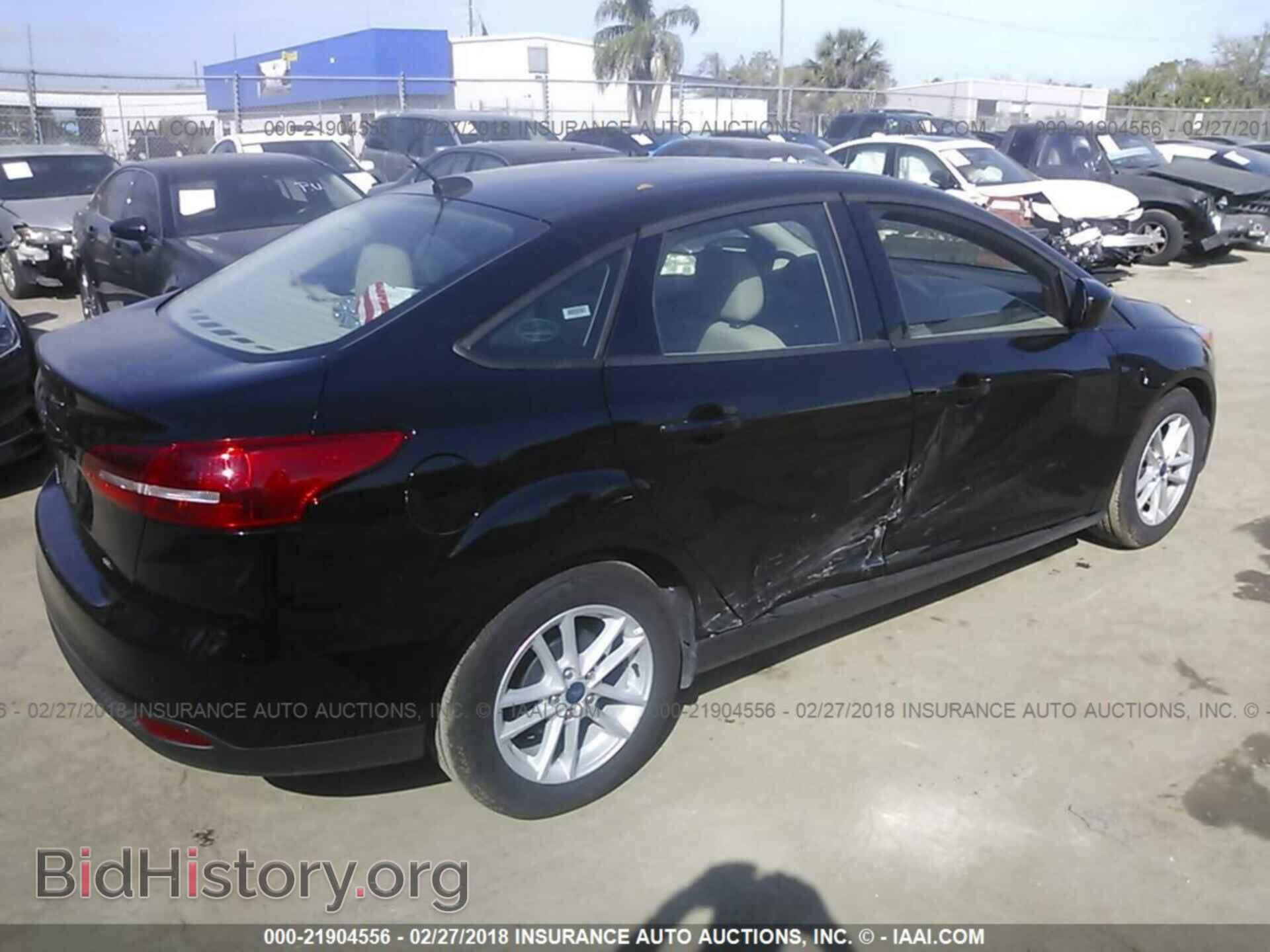 2018 Ford Focus - VIN: 1FADP3F20JL212975 - Фото 4