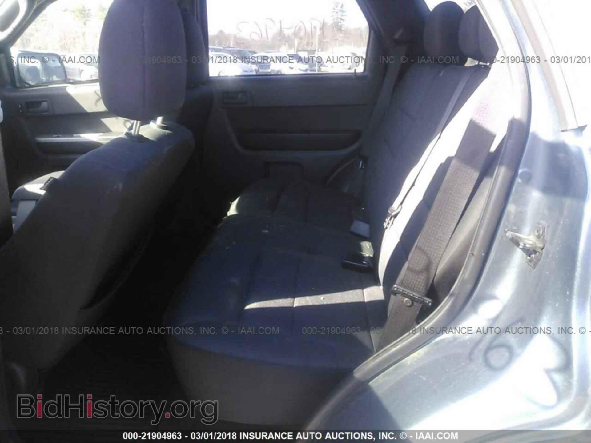 2011 Ford Escape - VIN: 1FMCU9D77BKB00984 - Photo 8
