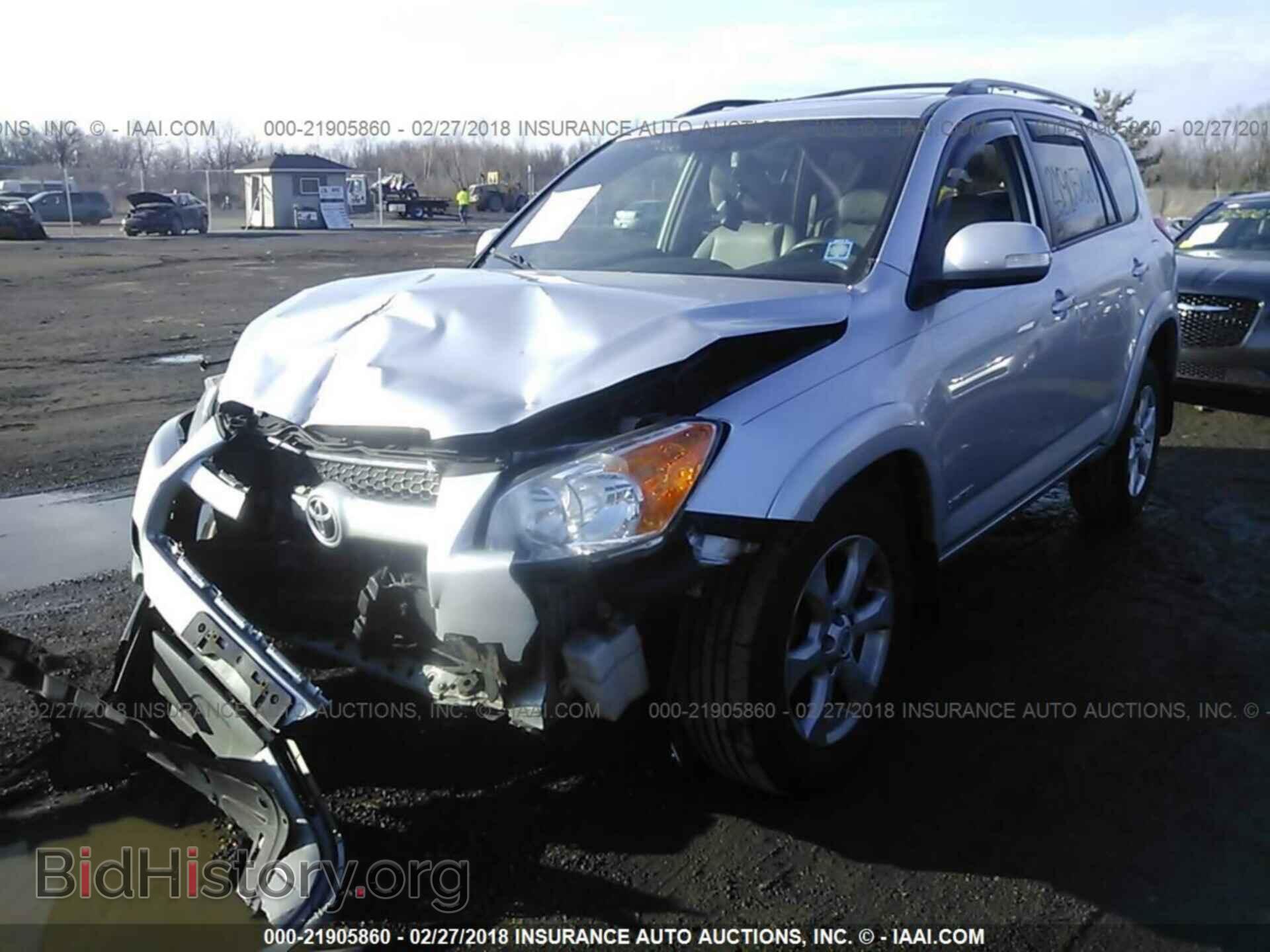 2011 Toyota Rav4 - VIN: 2T3DF4DV5BW123370 - Photo 2