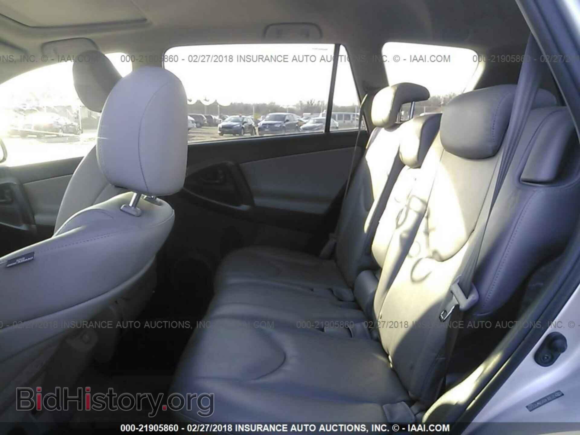 2011 Toyota Rav4 - VIN: 2T3DF4DV5BW123370 - Photo 8