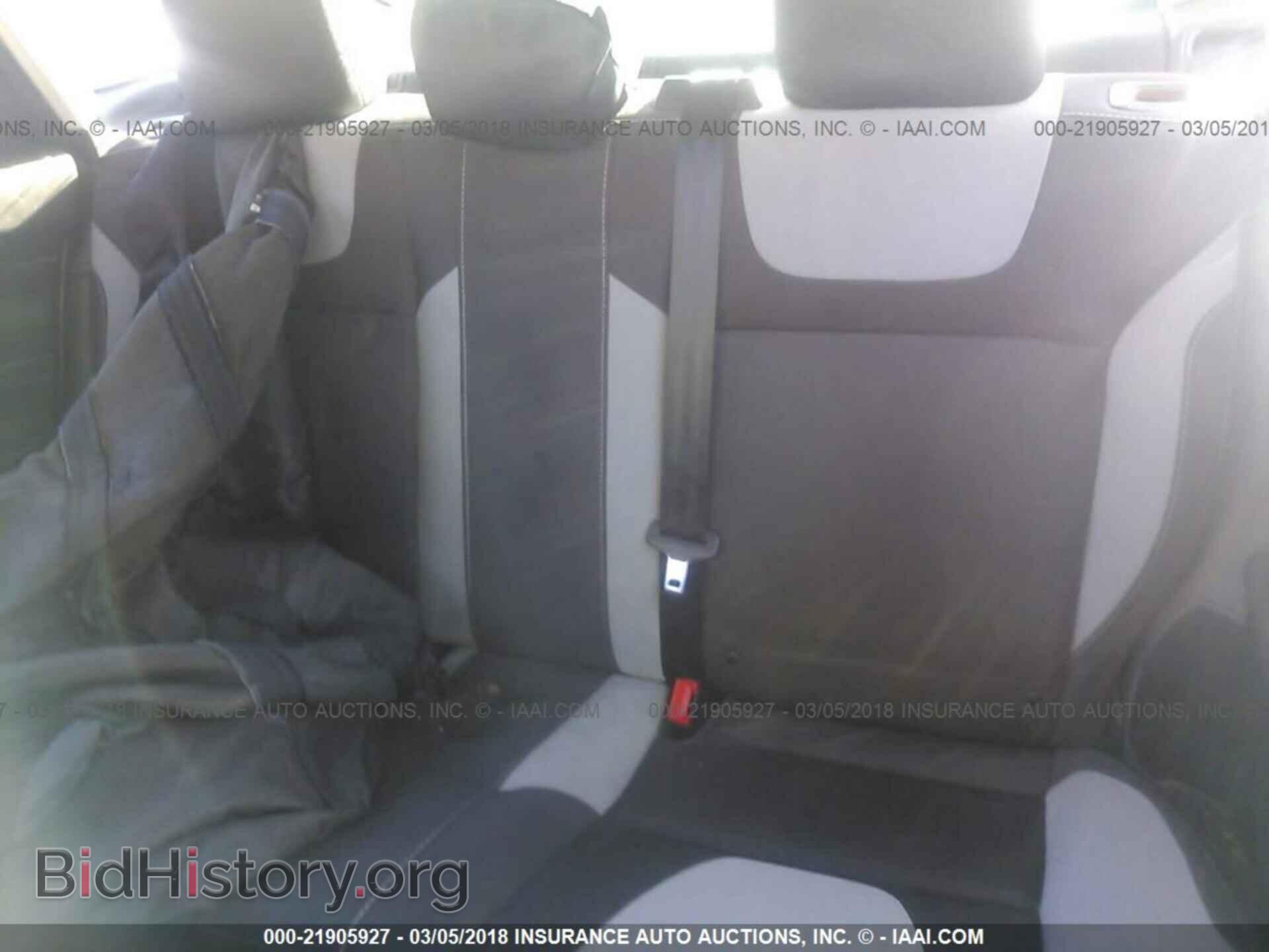 2012 Ford Focus - VIN: 1FAHP3F24CL415288 - Photo 8