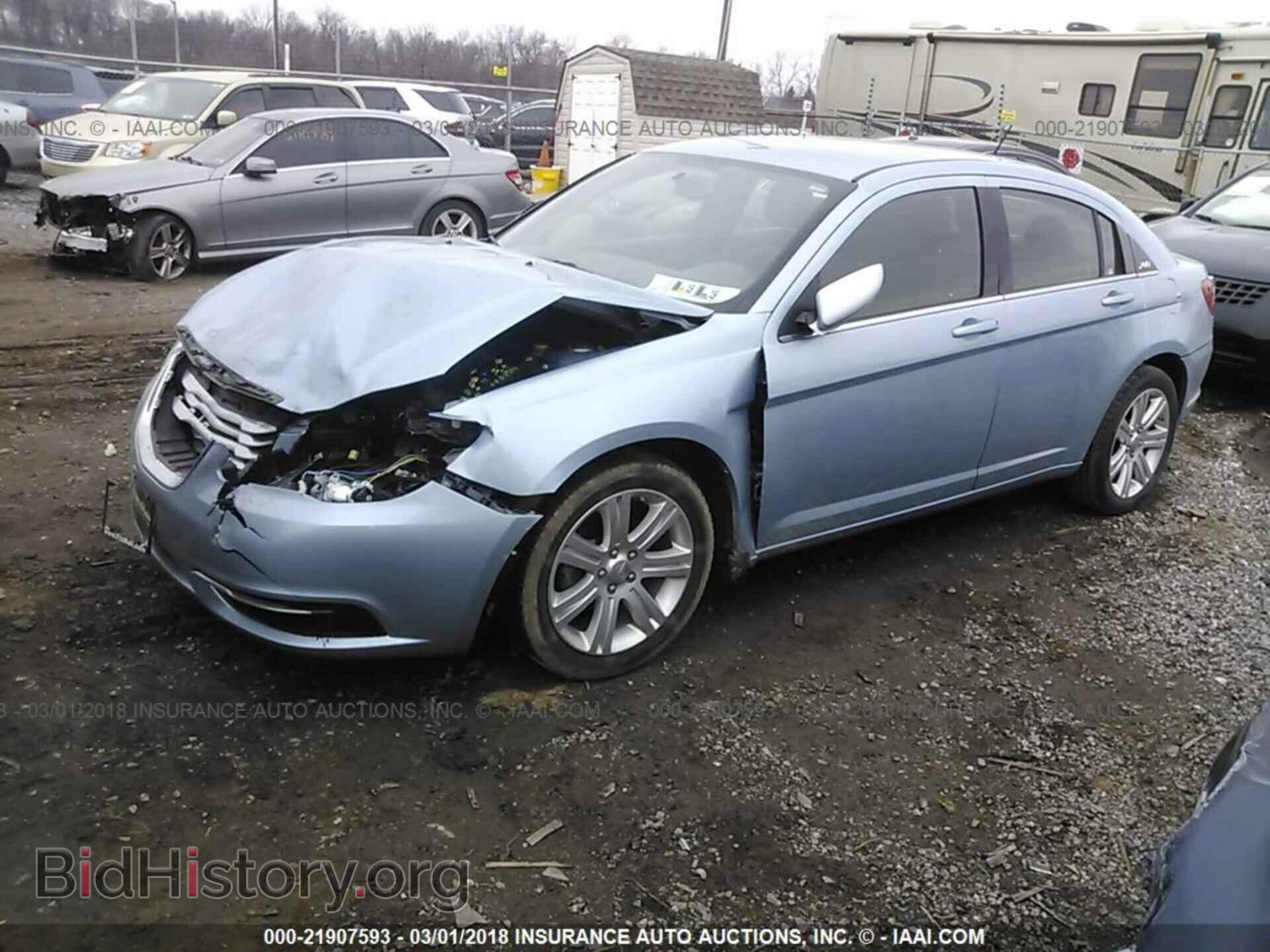 2013 Chrysler 200 - VIN: 1C3CCBBB7DN538867 - Фото 2