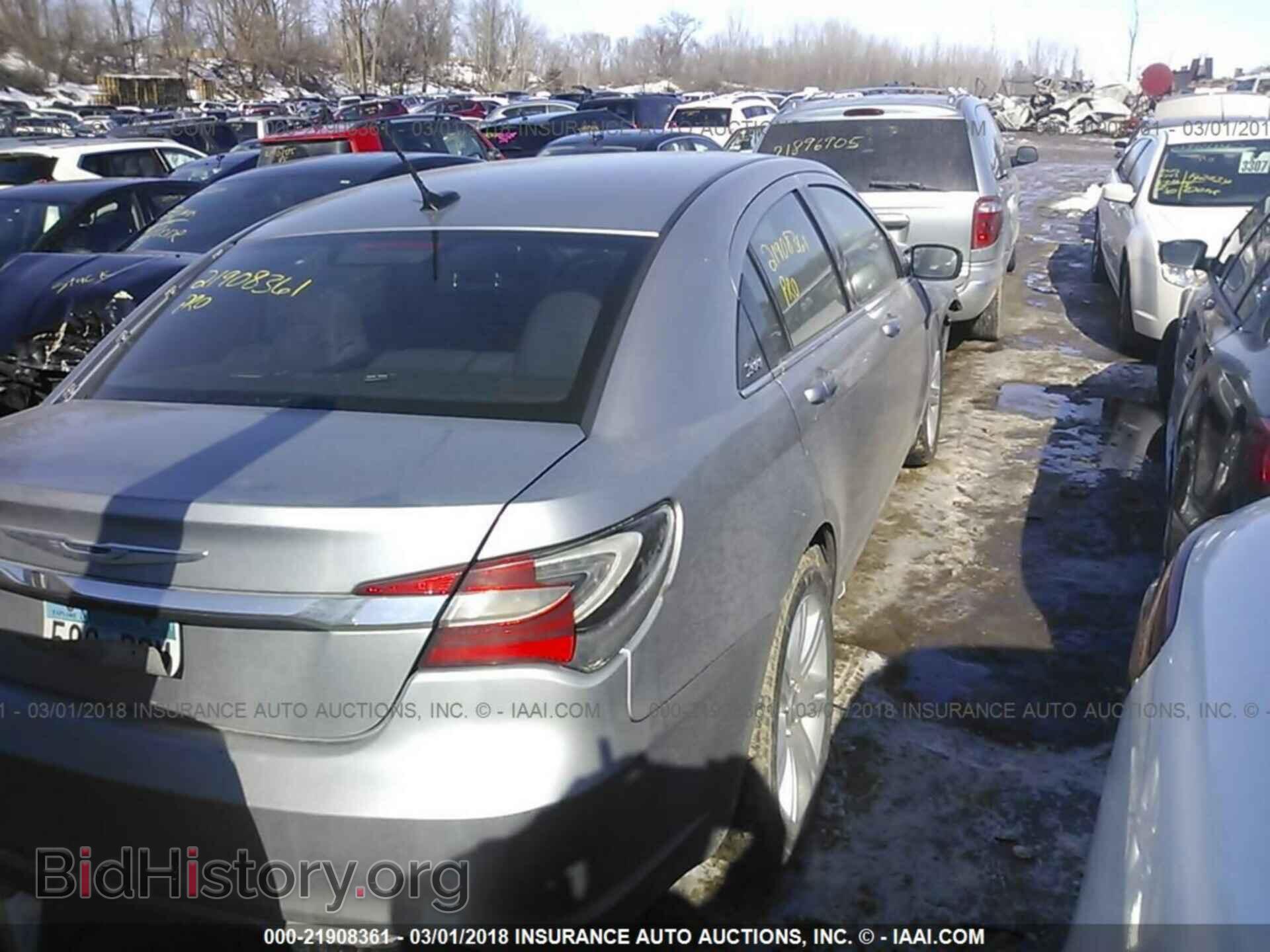 2013 Chrysler 200 - VIN: 1C3CCBAB2DN705489 - Фото 4