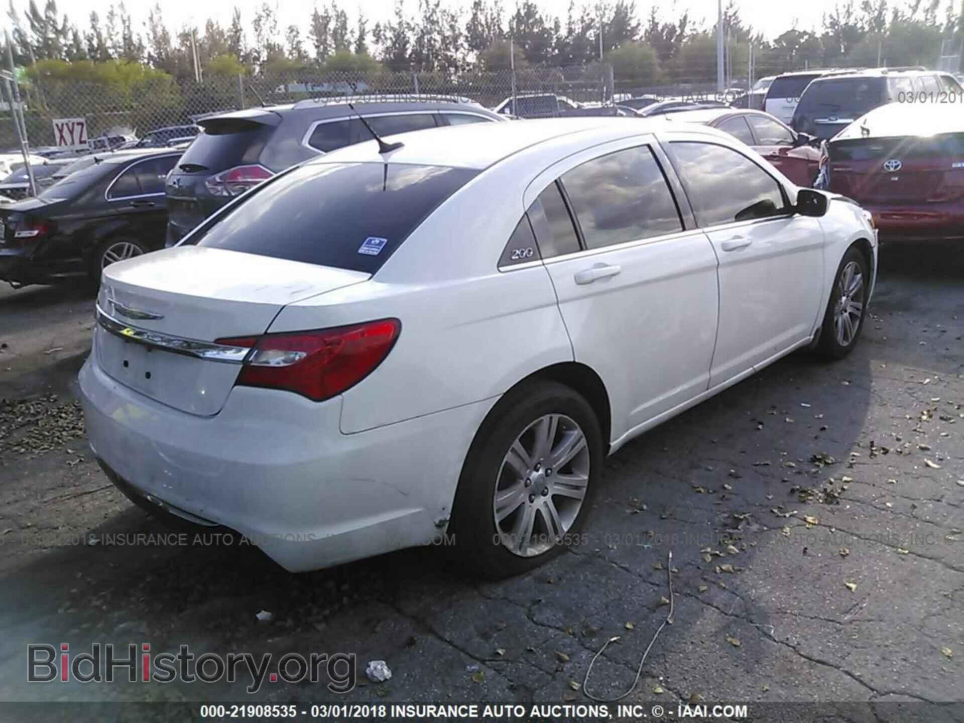 2013 Chrysler 200 - VIN: 1C3CCBAB9DN660504 - Photo 4