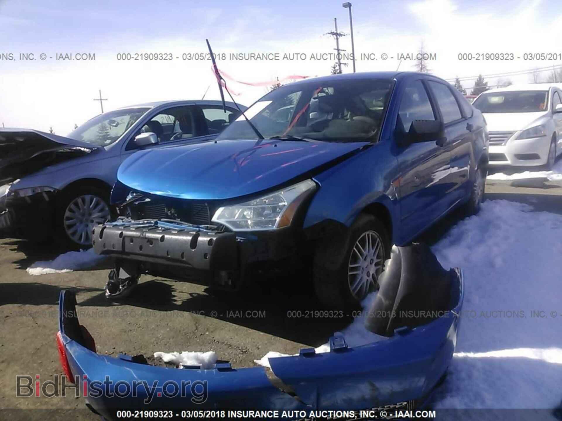 2011 Ford Focus - VIN: 1FAHP3FN8BW134330 - Фото 2