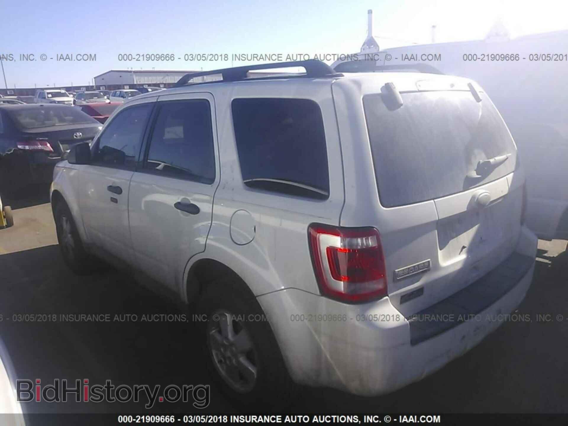 2012 Ford Escape - VIN: 1FMCU9D75CKC35009 - Photo 3