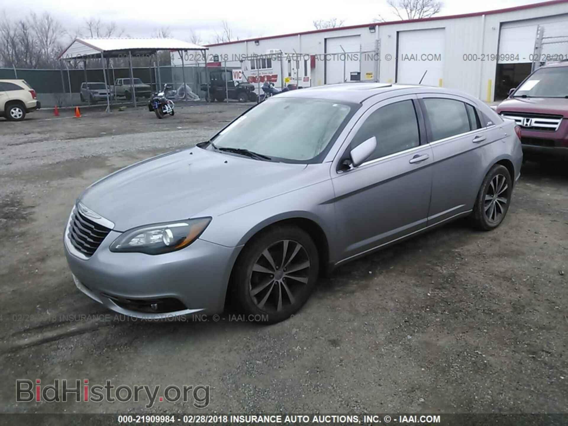 2014 Chrysler 200 - VIN: 1C3CCBCG4EN151575 - Photo 2