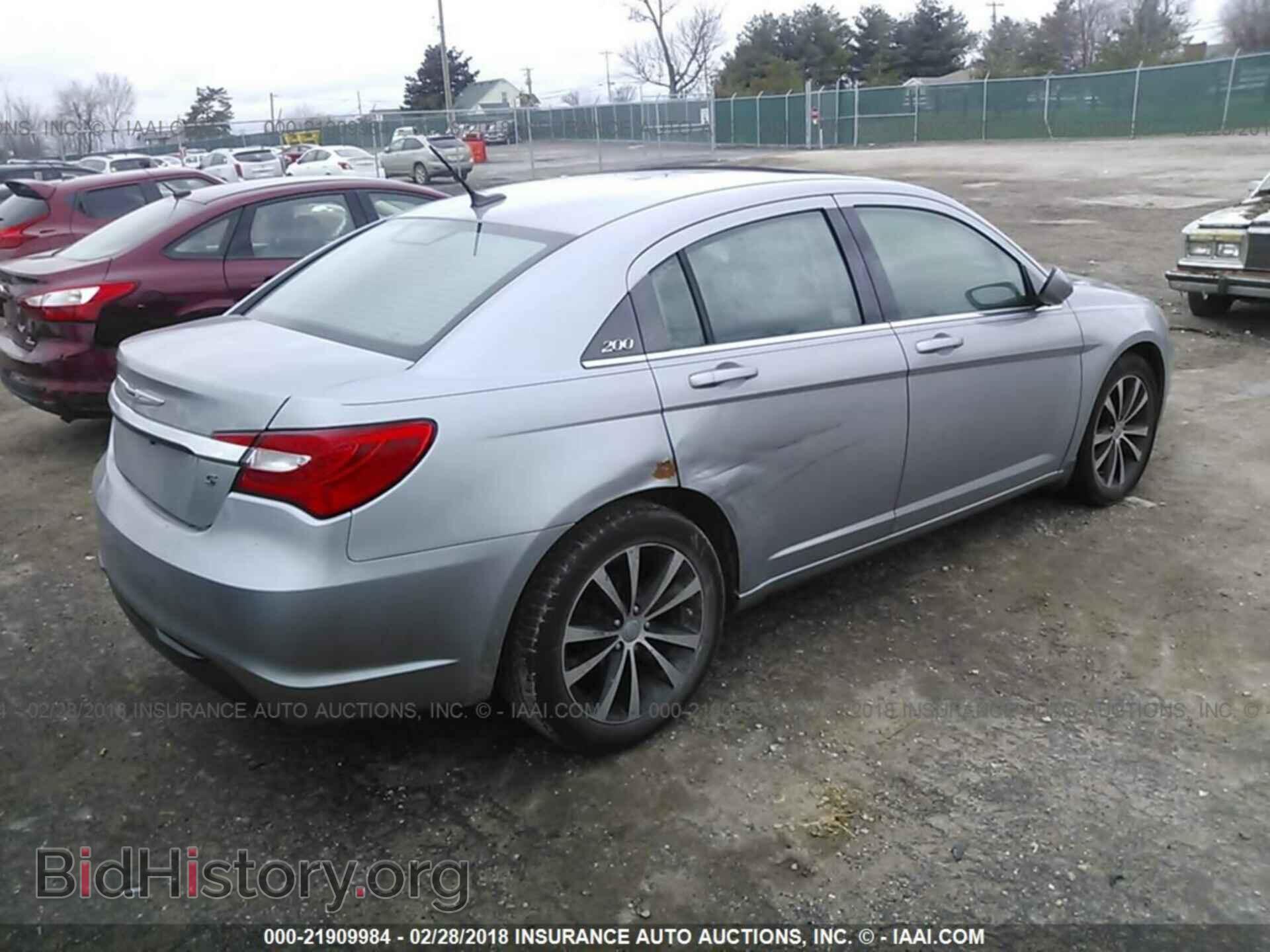 2014 Chrysler 200 - VIN: 1C3CCBCG4EN151575 - Photo 4