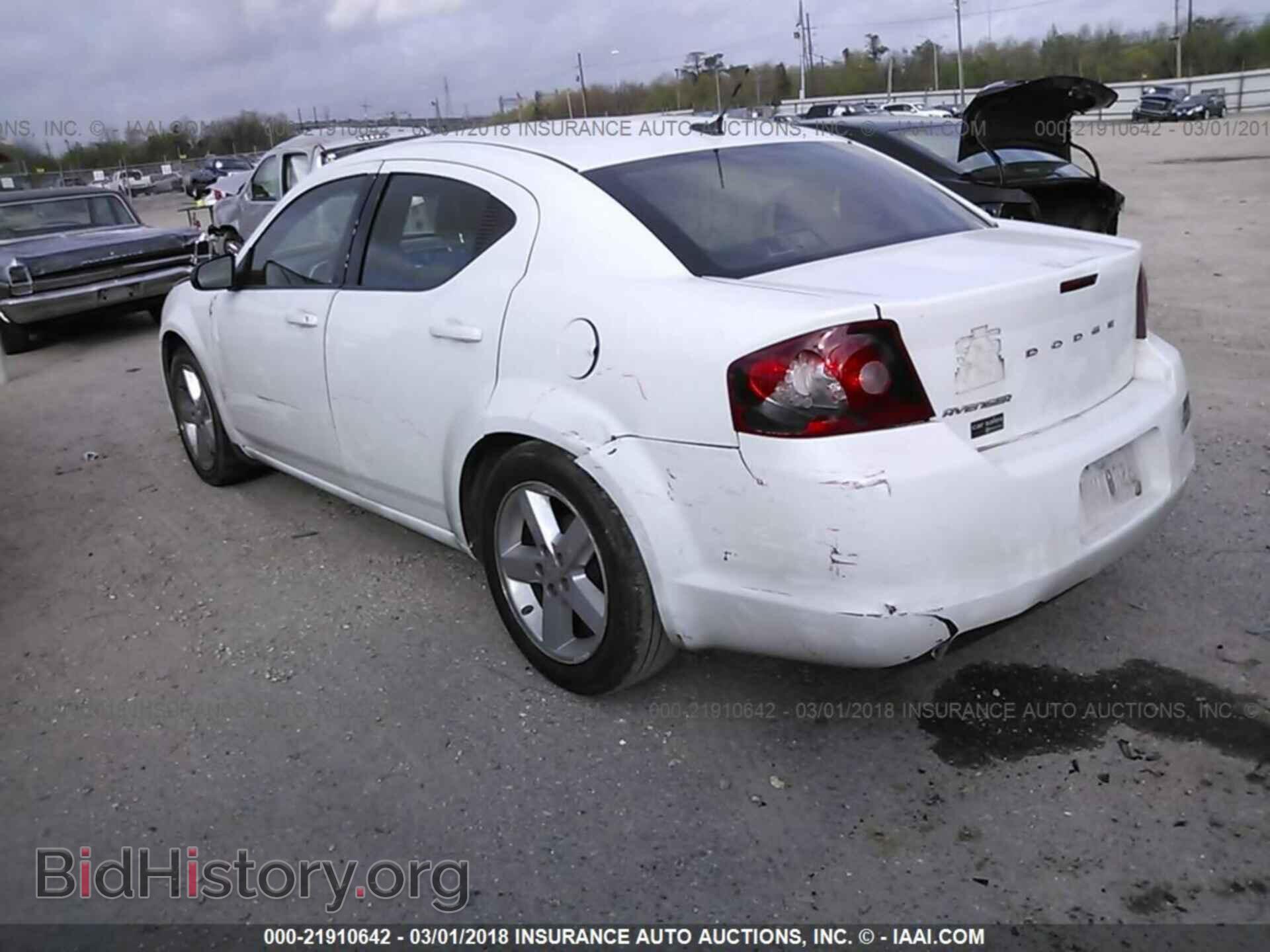 2011 Dodge Avenger - VIN: 1B3BD4FB1BN563076 - Photo 3