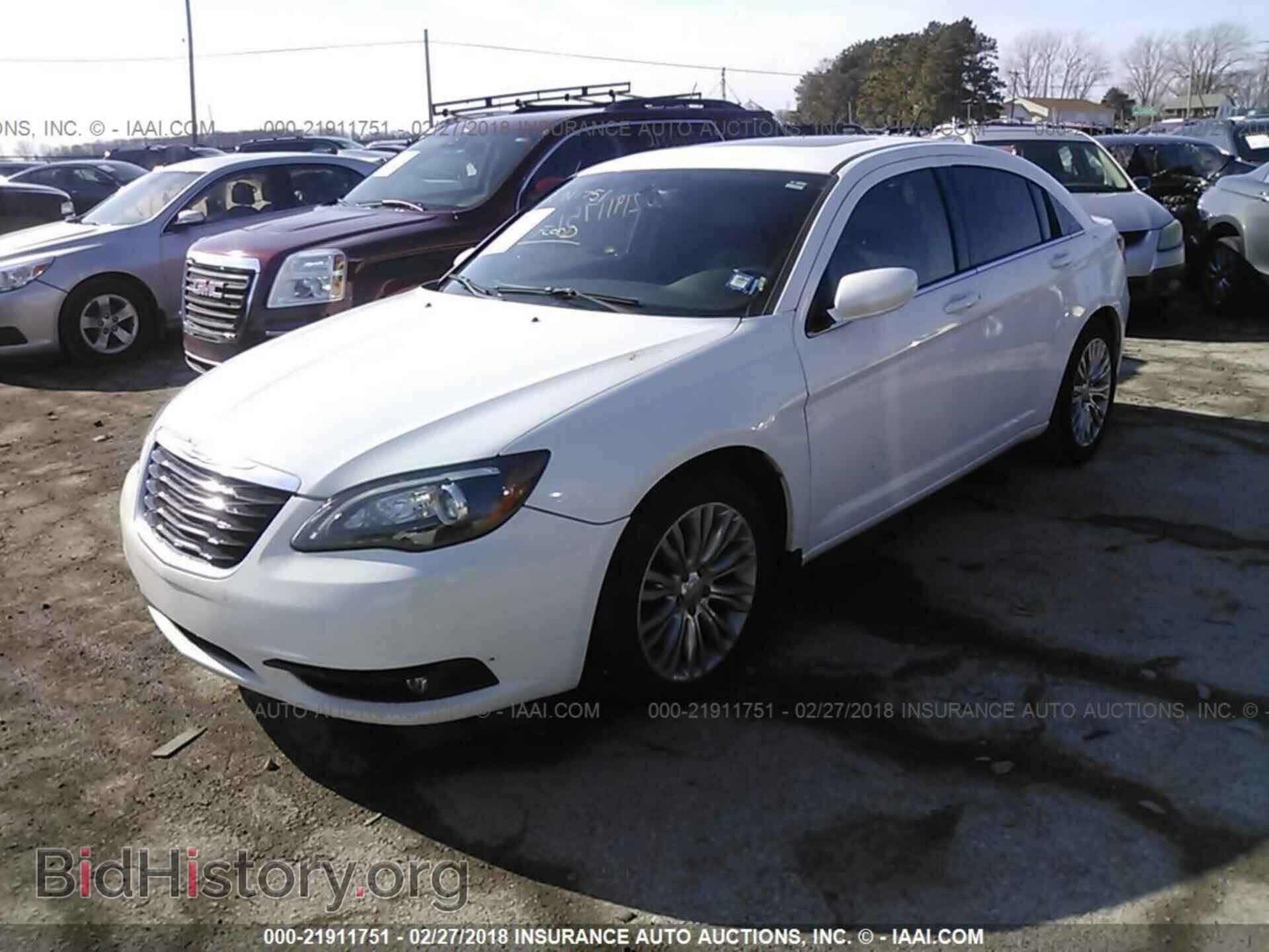 2013 Chrysler 200 - VIN: 1C3CCBCG2DN570782 - Photo 2