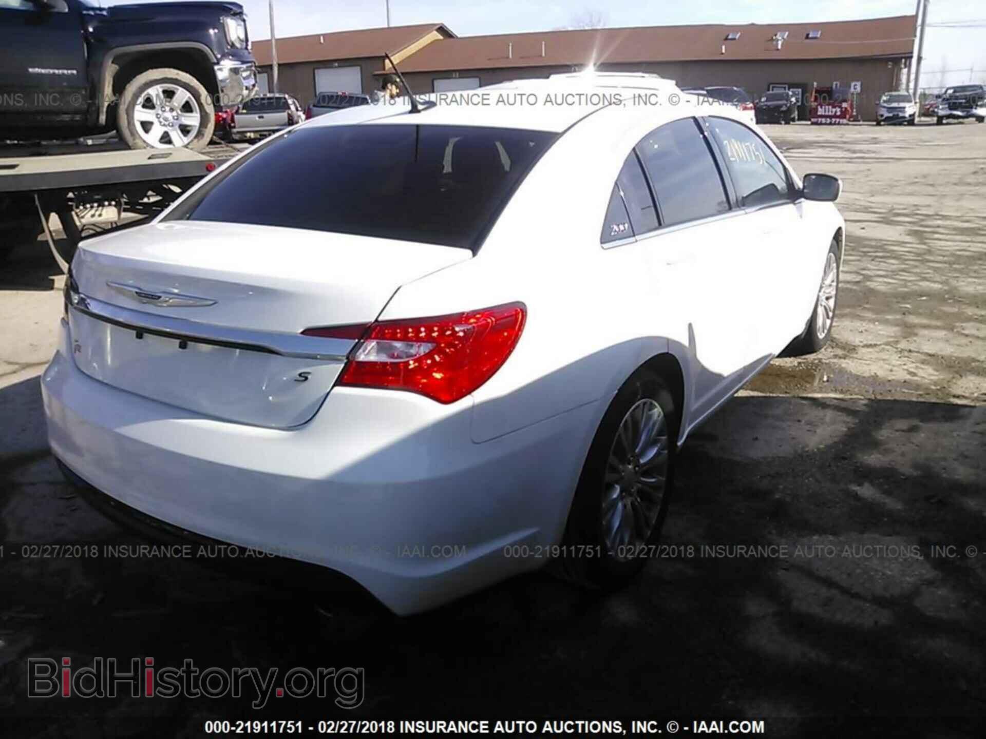 2013 Chrysler 200 - VIN: 1C3CCBCG2DN570782 - Photo 4