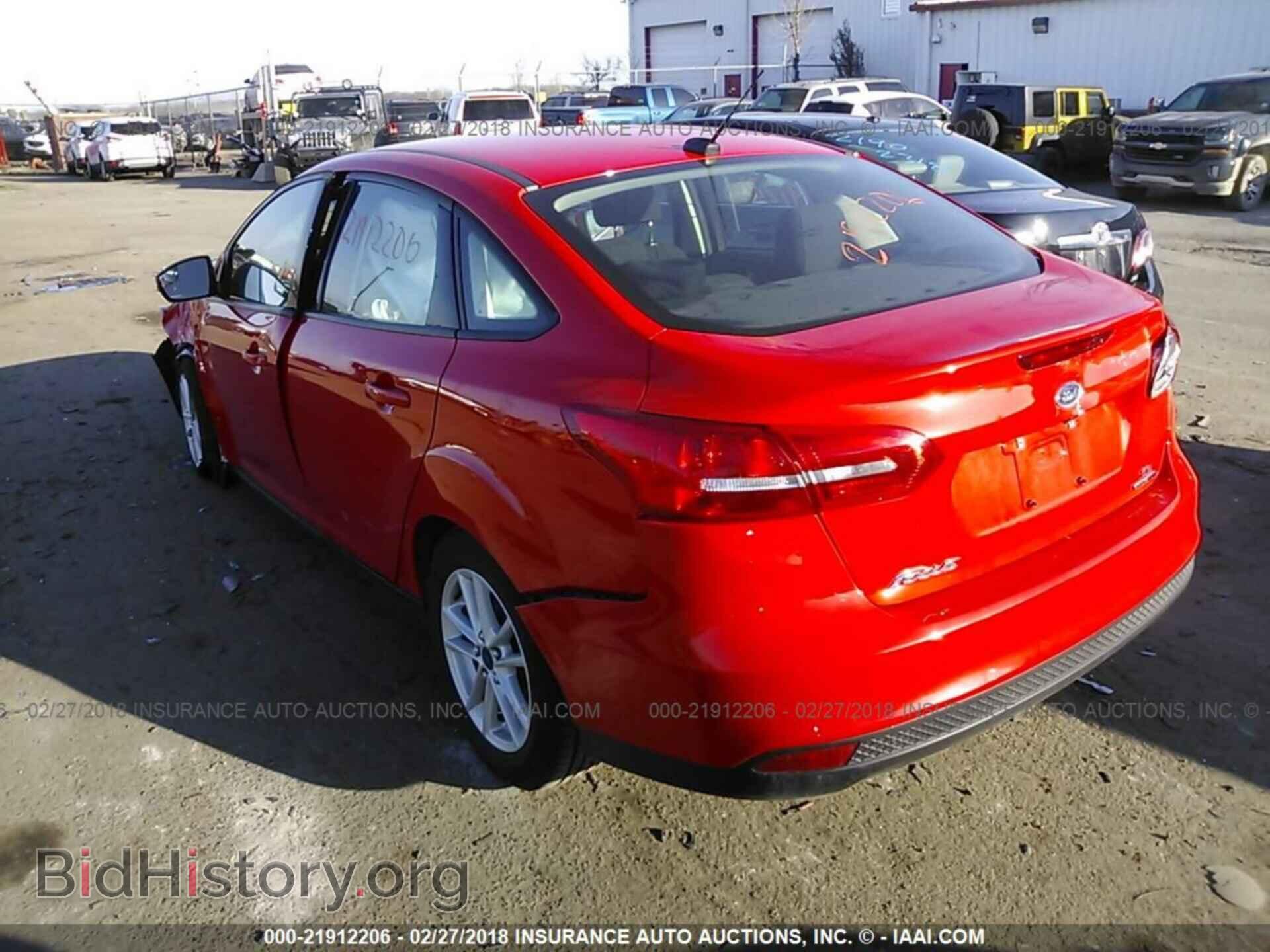 2015 Ford Focus - VIN: 1FADP3F2XFL218452 - Photo 3