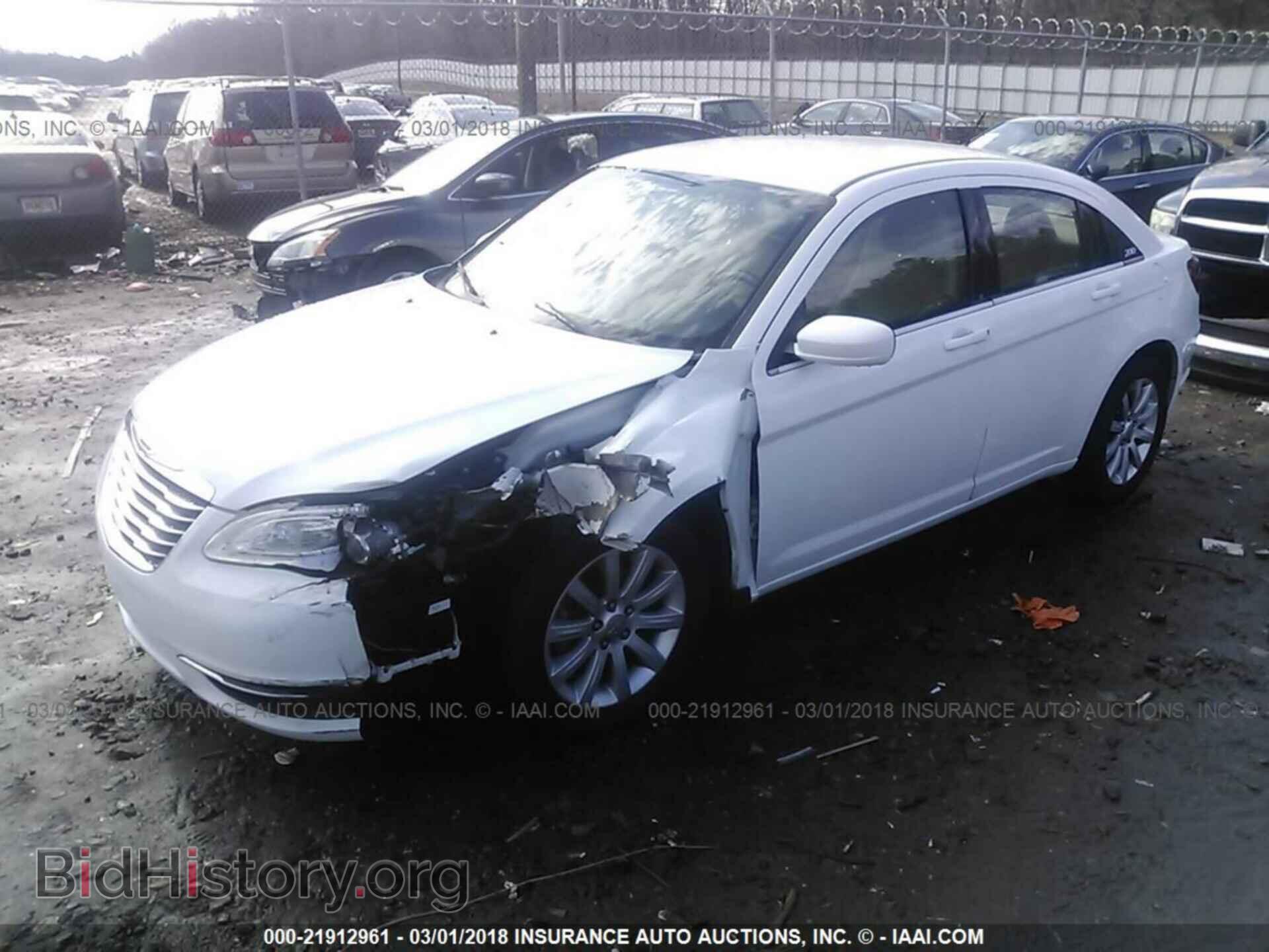 2013 Chrysler 200 - VIN: 1C3CCBBB3DN745322 - Photo 2