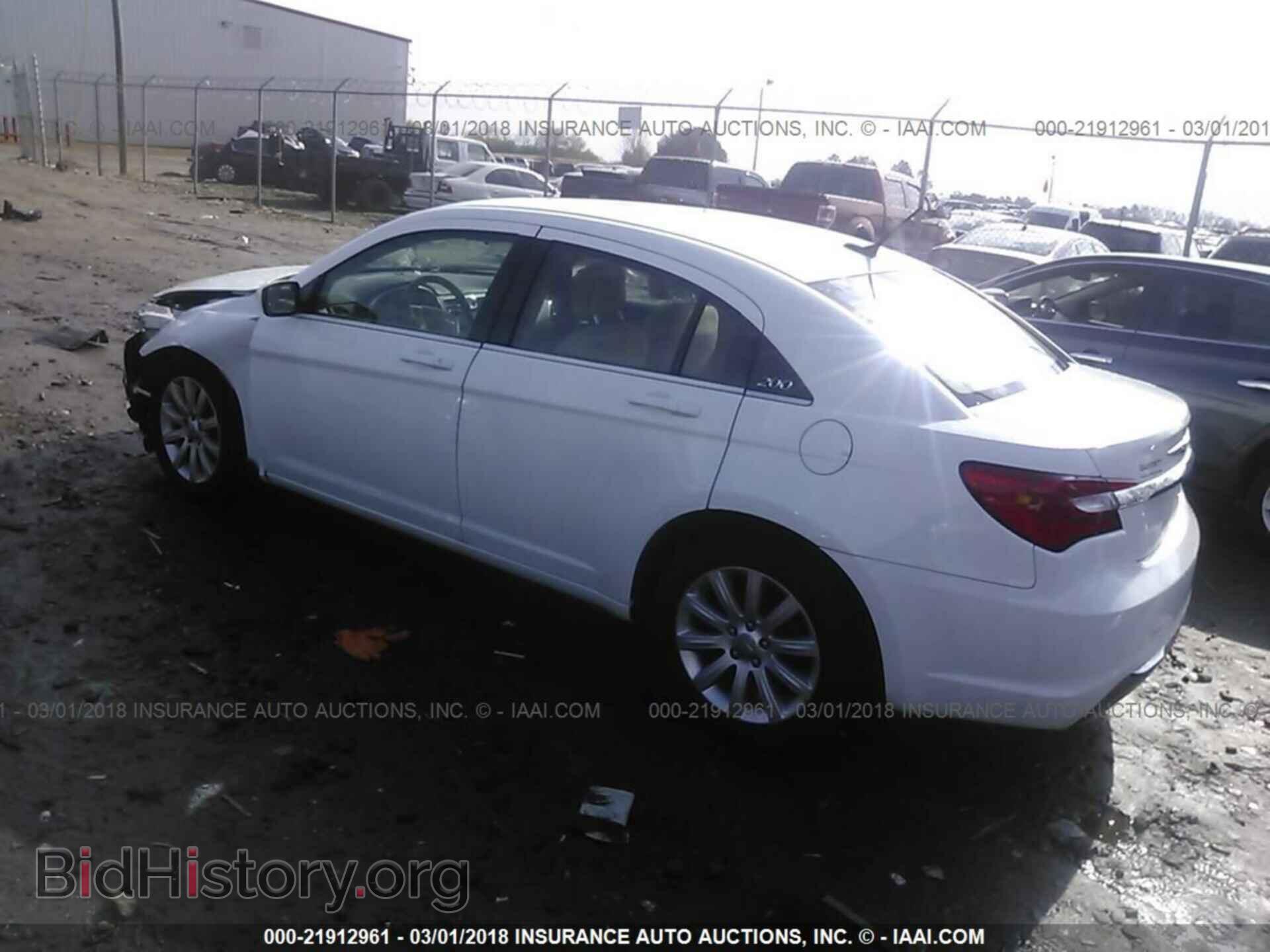 2013 Chrysler 200 - VIN: 1C3CCBBB3DN745322 - Photo 3