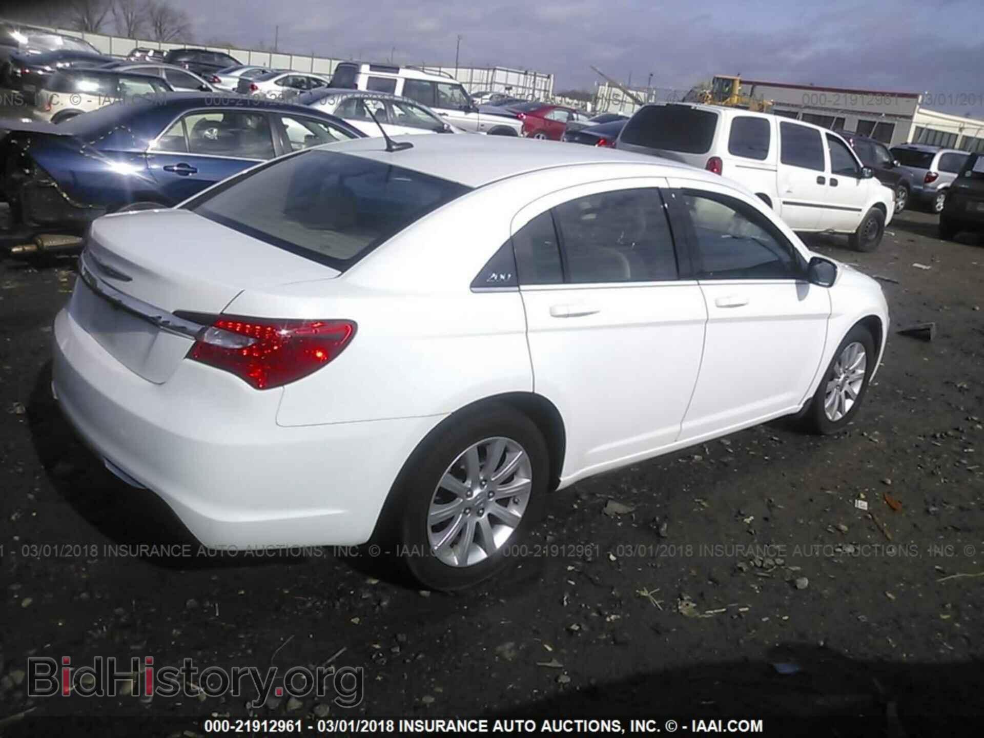2013 Chrysler 200 - VIN: 1C3CCBBB3DN745322 - Photo 4