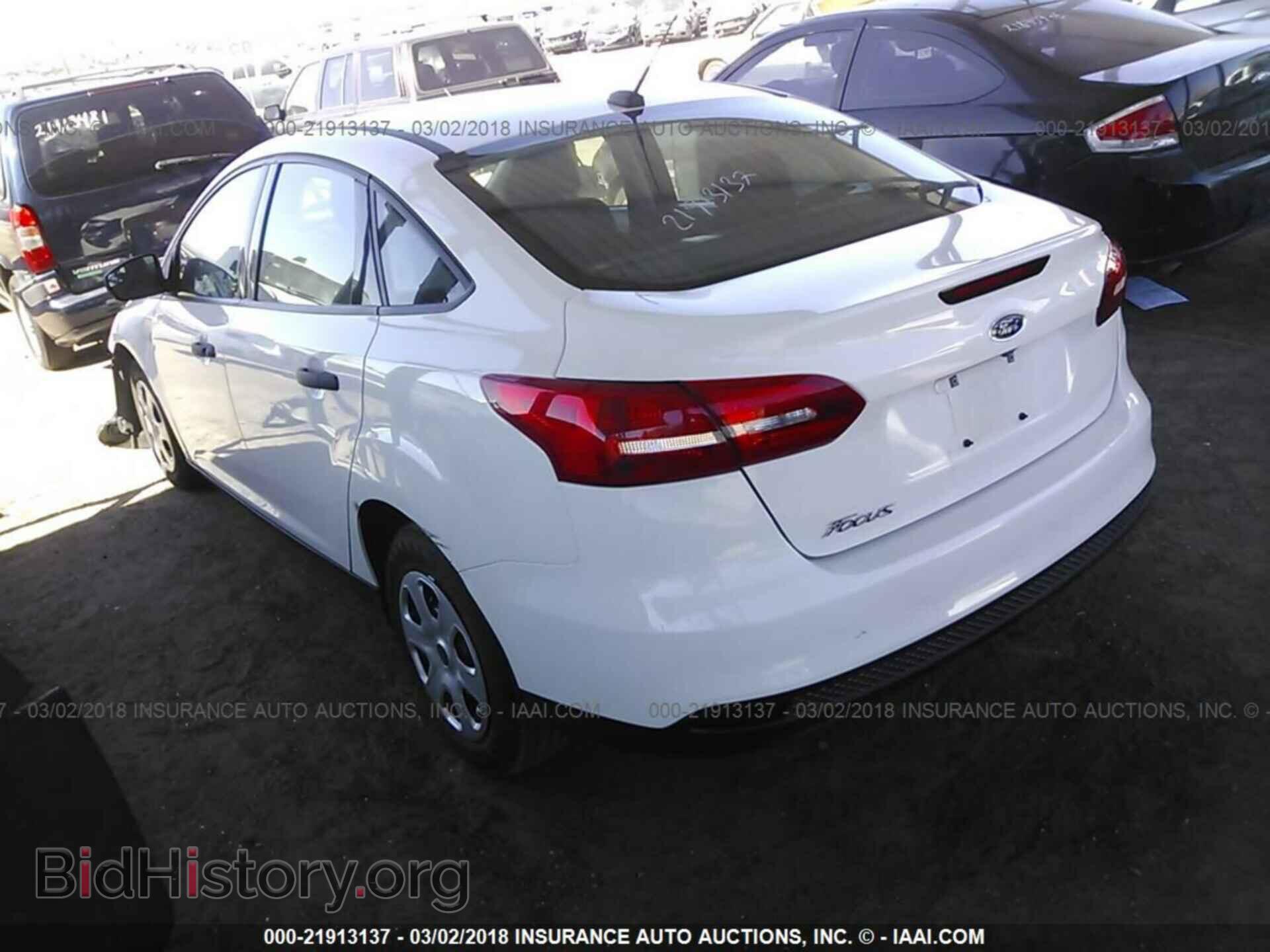 2017 Ford Focus - VIN: 1FADP3E26HL324451 - Photo 3