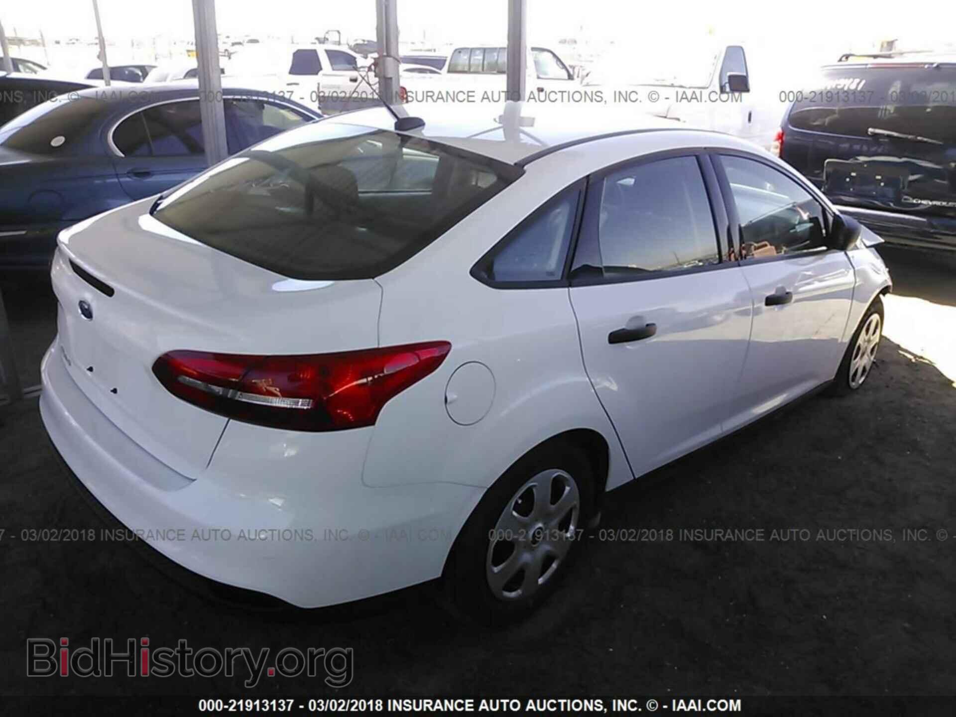 2017 Ford Focus - VIN: 1FADP3E26HL324451 - Photo 4