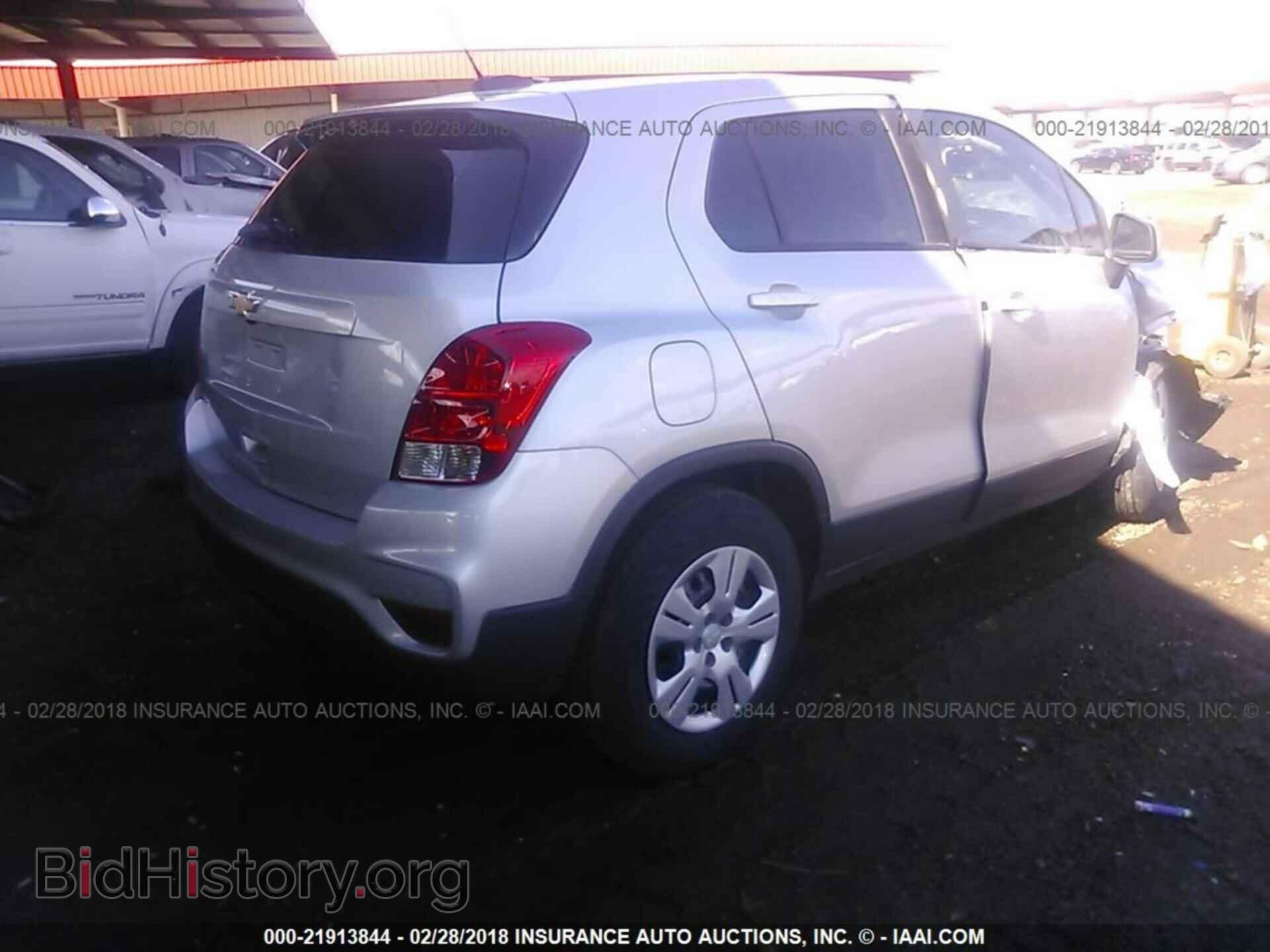 2017 Chevrolet Trax - VIN: 3GNCJKSB1HL285902 - Фото 4