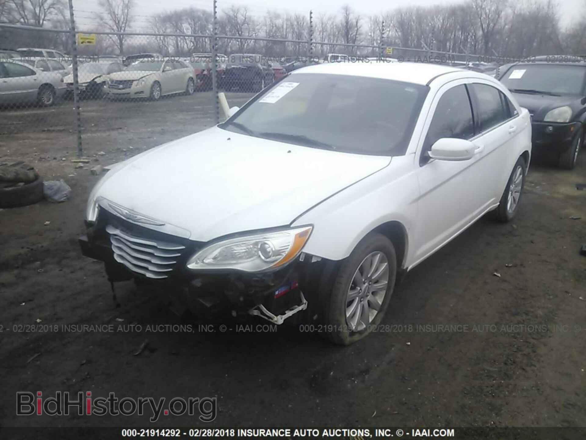 2011 Chrysler 200 - VIN: 1C3BC1FB8BN549860 - Фото 2