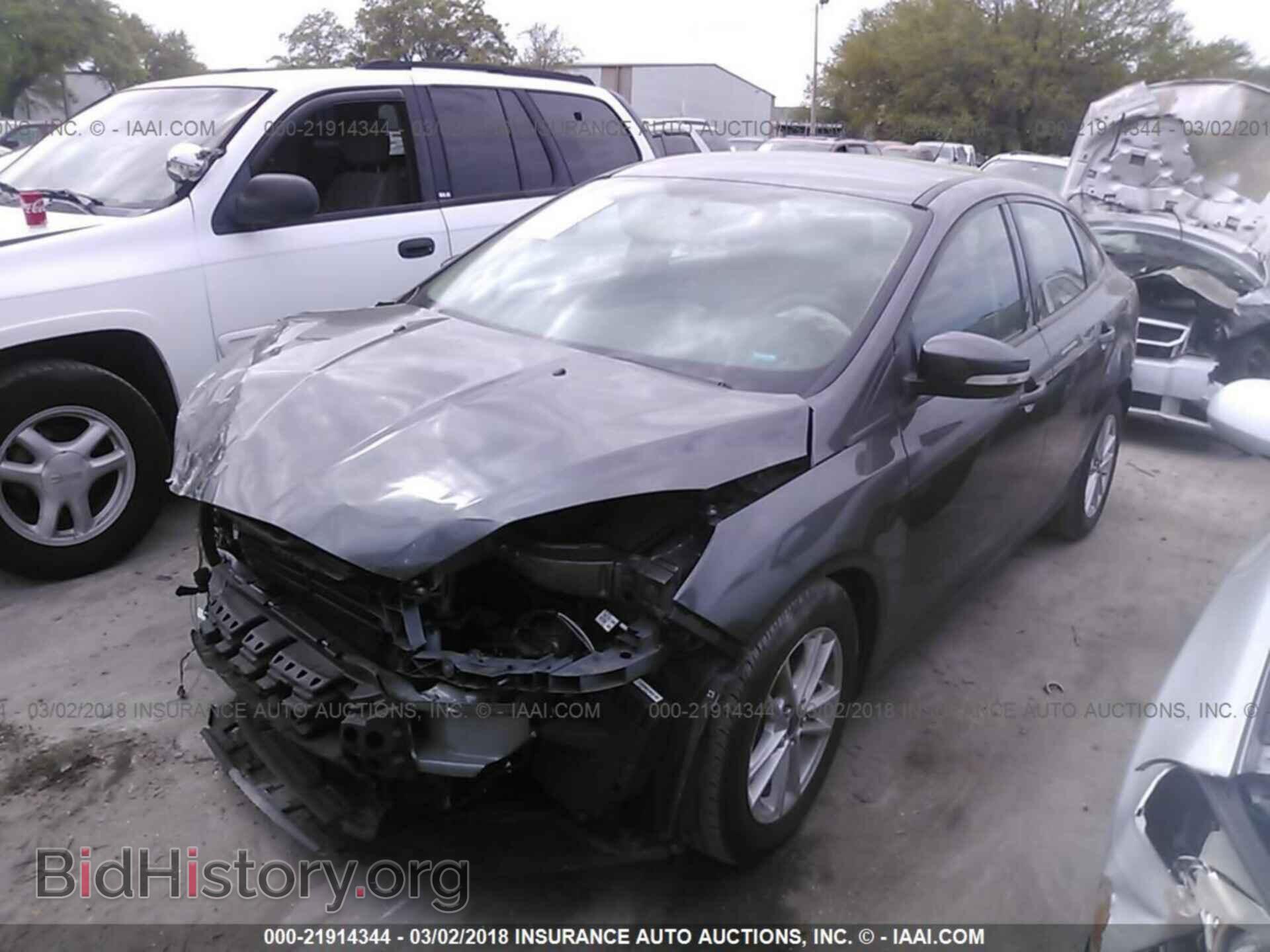 2016 Ford Focus - VIN: 1FADP3F25GL256978 - Photo 2