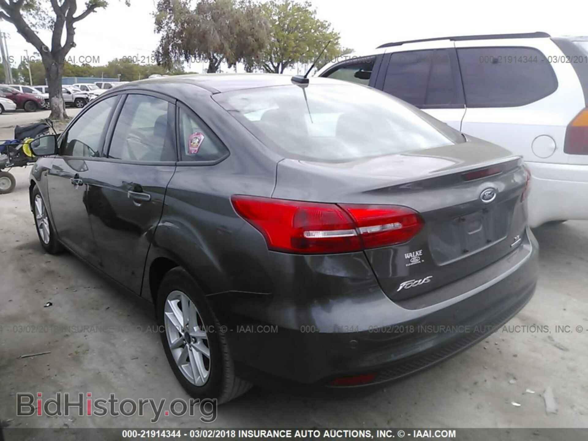 2016 Ford Focus - VIN: 1FADP3F25GL256978 - Photo 3