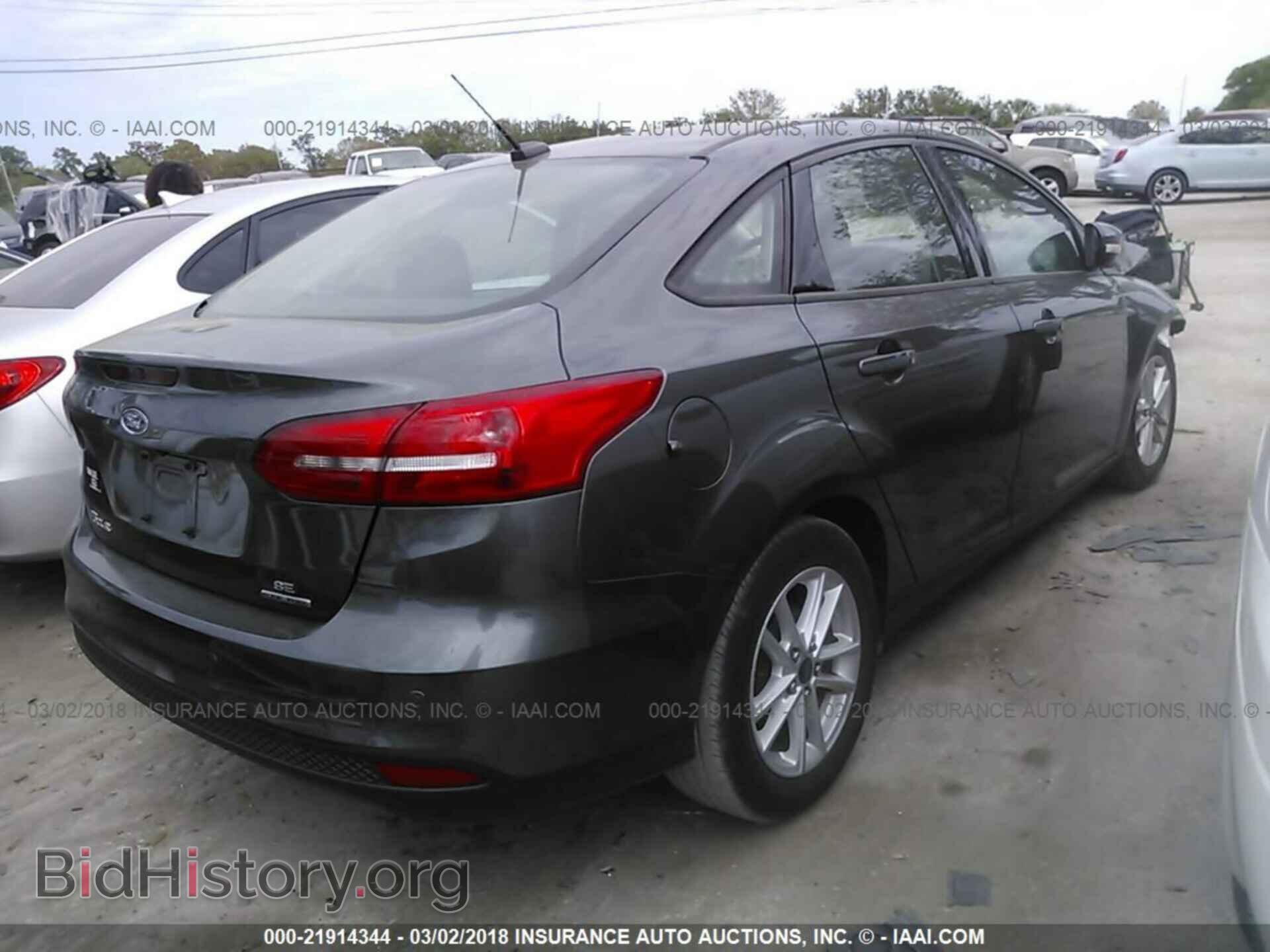 2016 Ford Focus - VIN: 1FADP3F25GL256978 - Photo 4