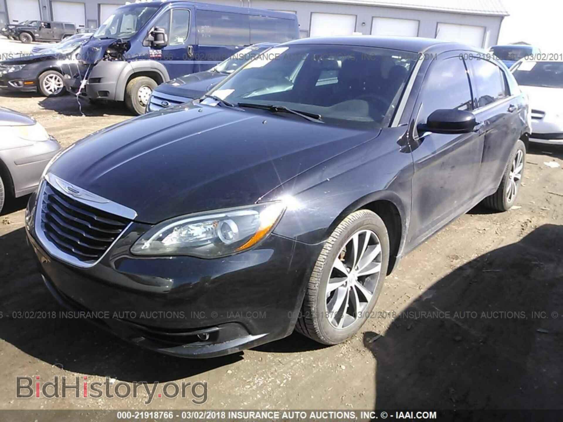 2013 Chrysler 200 - VIN: 1C3CCBCG8DN523952 - Photo 2
