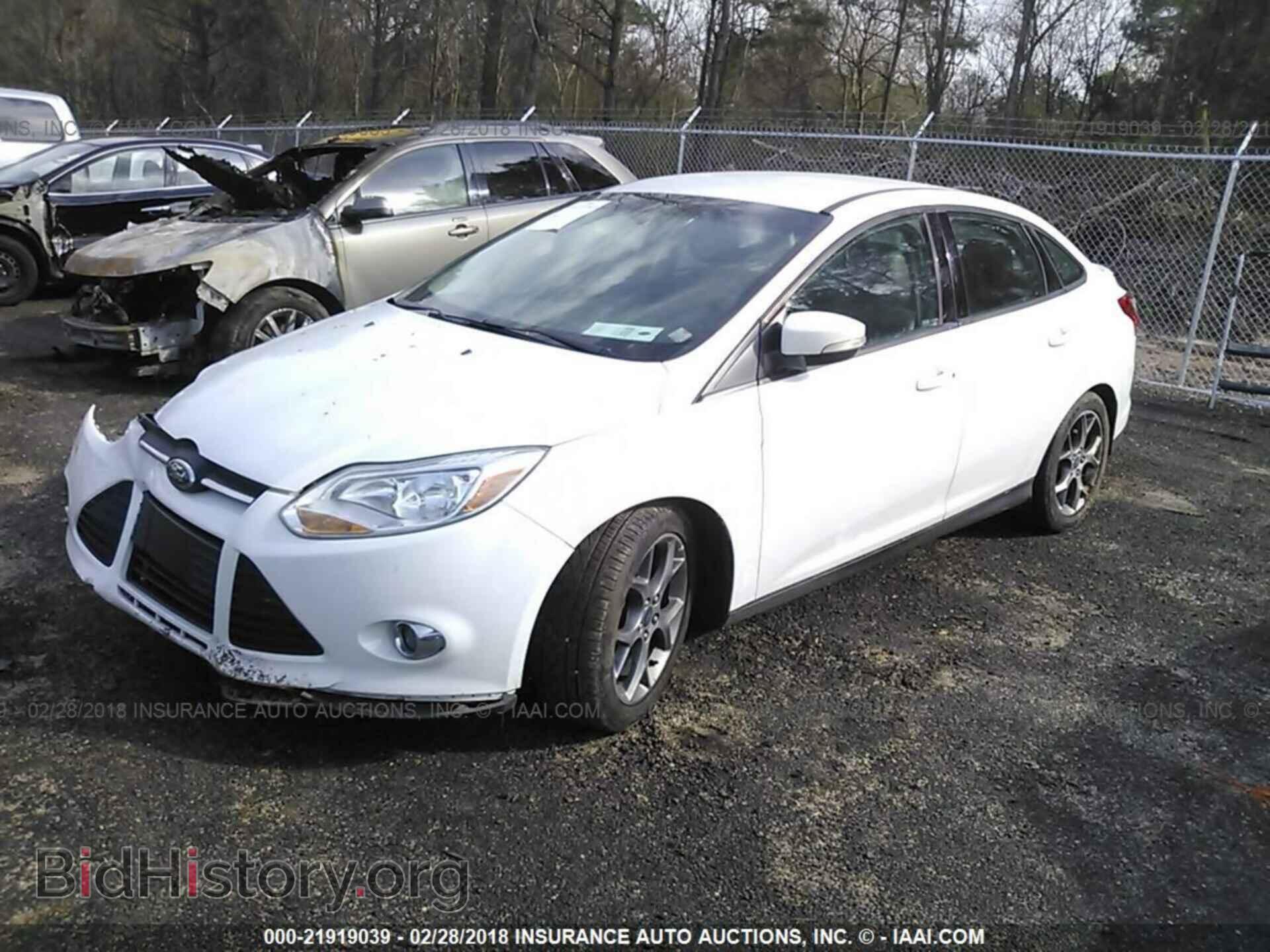 2014 Ford Focus - VIN: 1FADP3F20EL279811 - Фото 2