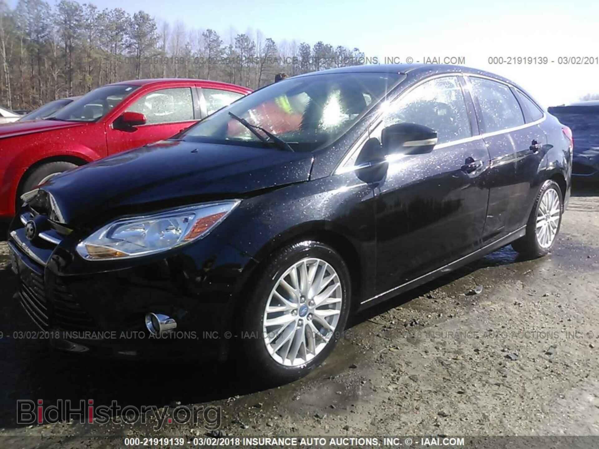 2012 Ford Focus - VIN: 1FAHP3H21CL220102 - Photo 2