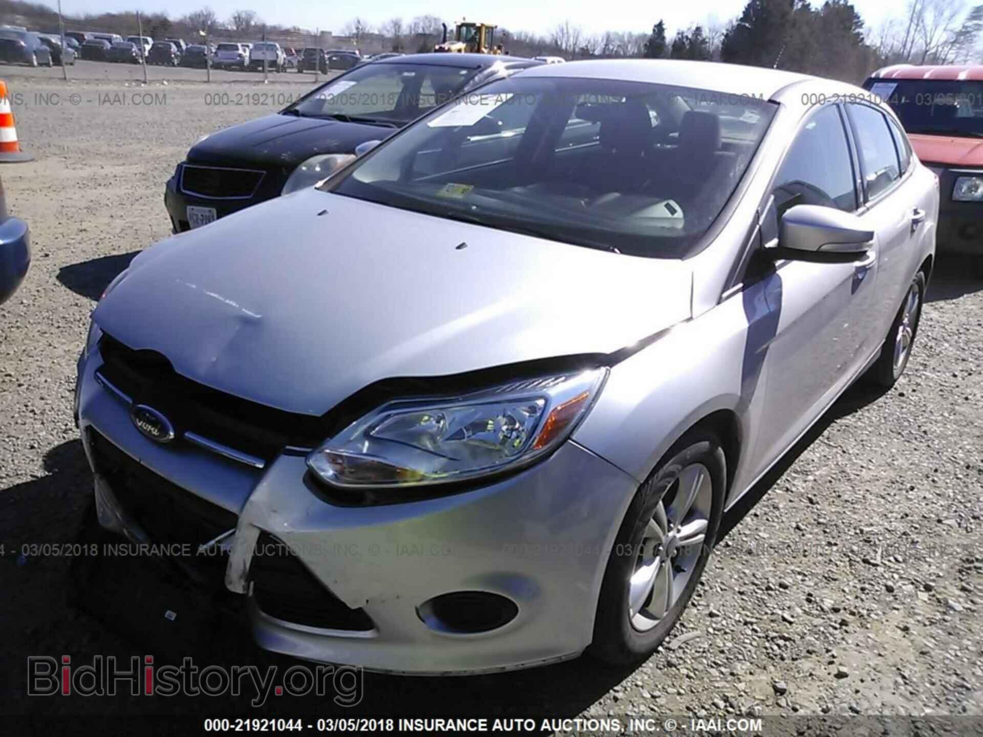 2013 Ford Focus - VIN: 1FADP3F25DL360186 - Фото 2