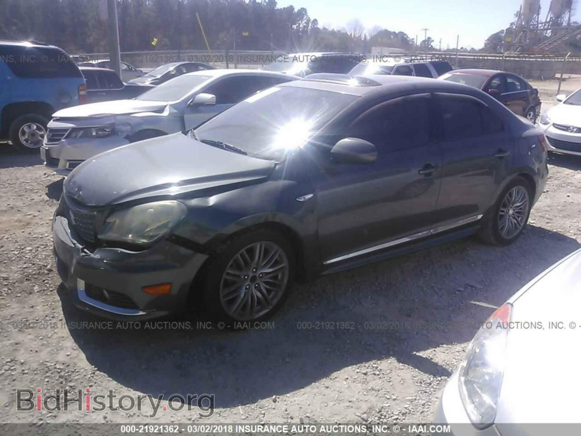 2012 Suzuki Kizashi - VIN: JS2RE9A88C6100128 - Photo 2