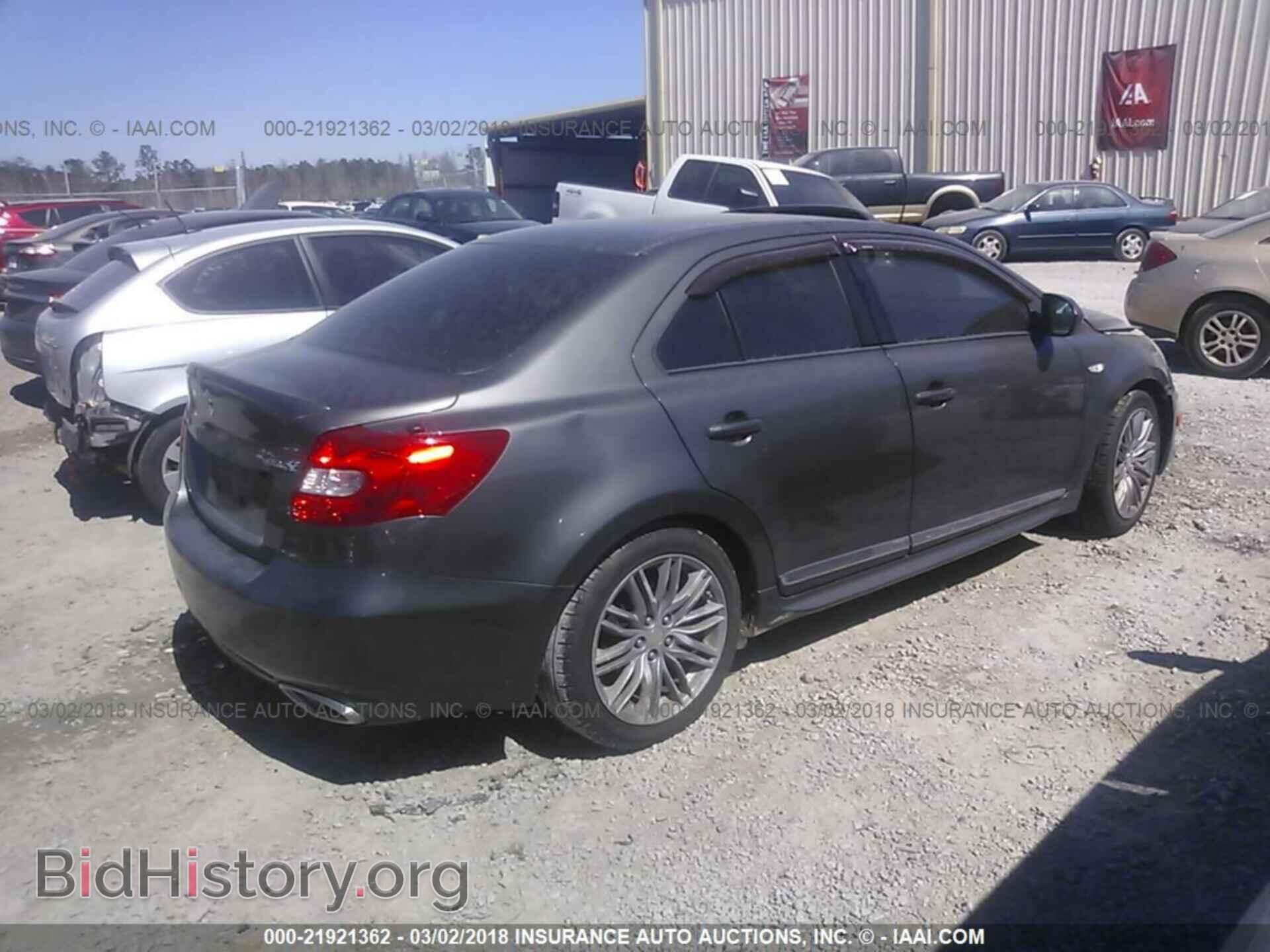 2012 Suzuki Kizashi - VIN: JS2RE9A88C6100128 - Photo 4