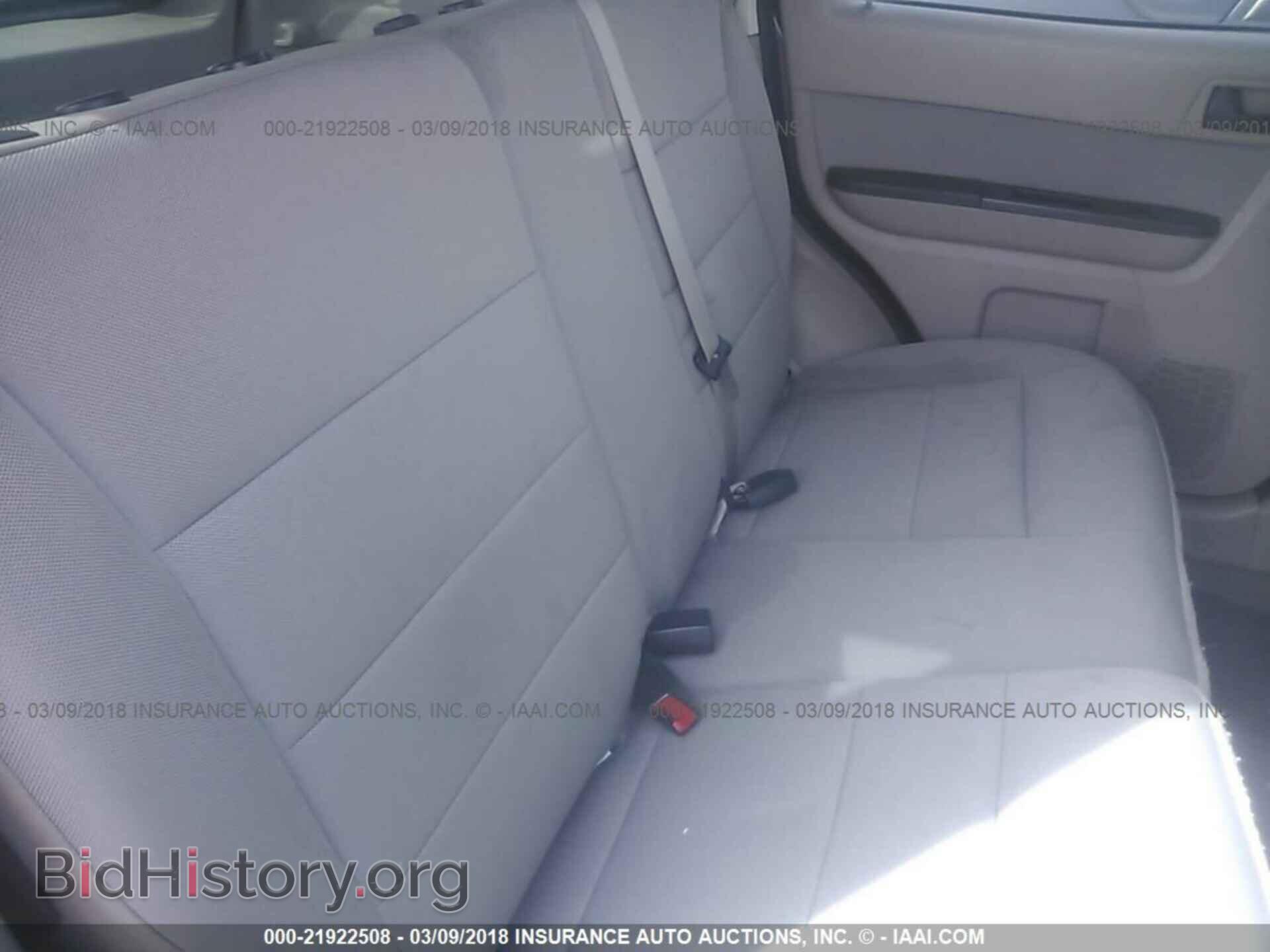 2012 Ford Escape - VIN: 1FMCU0D78CKA38749 - Photo 8