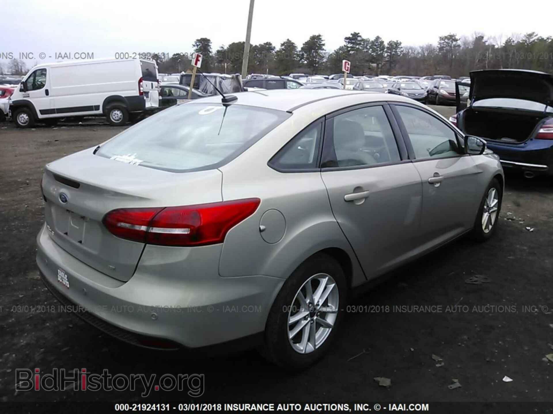 2016 Ford Focus - VIN: 1FADP3F29GL248480 - Photo 4