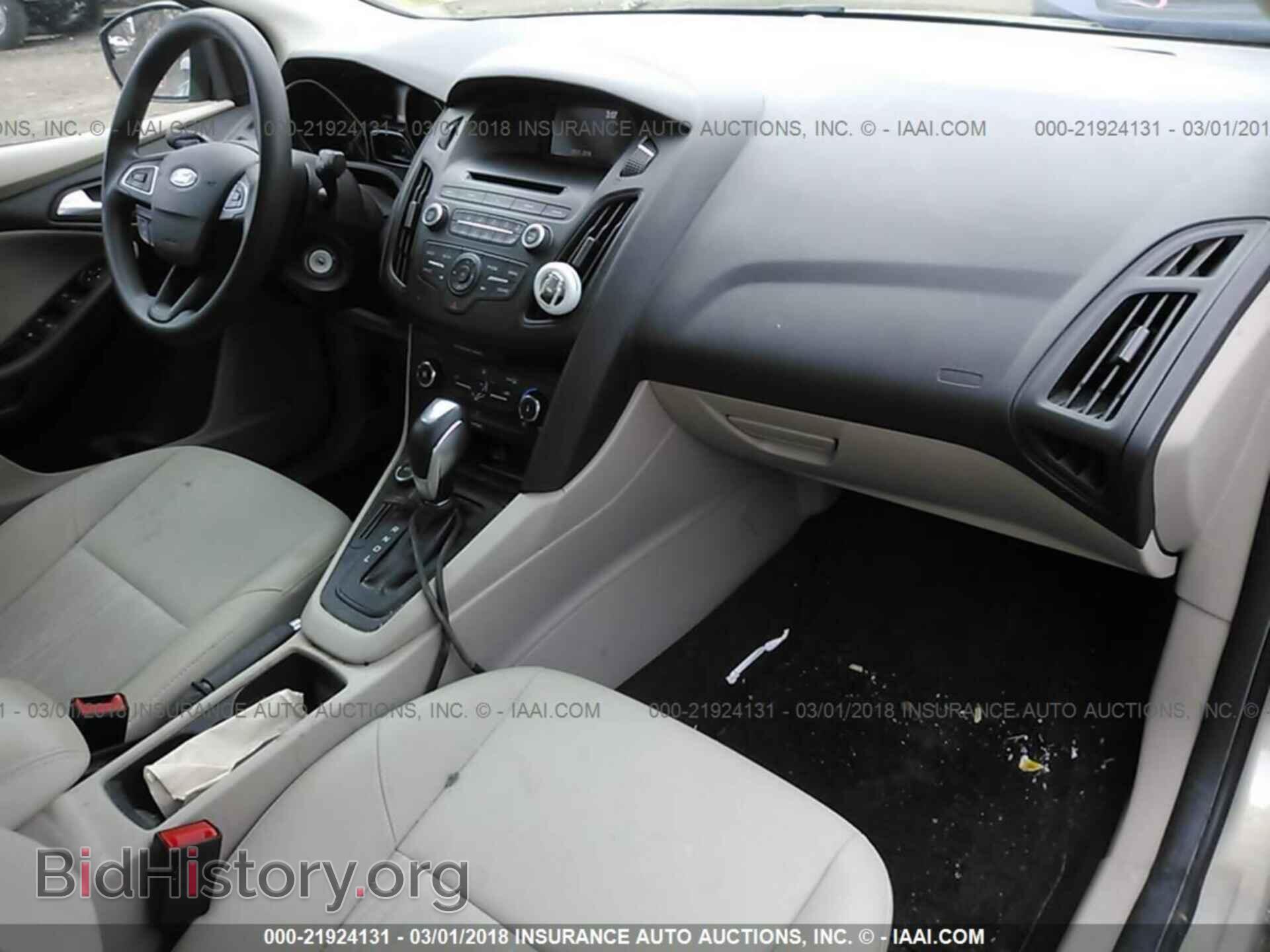 2016 Ford Focus - VIN: 1FADP3F29GL248480 - Photo 5