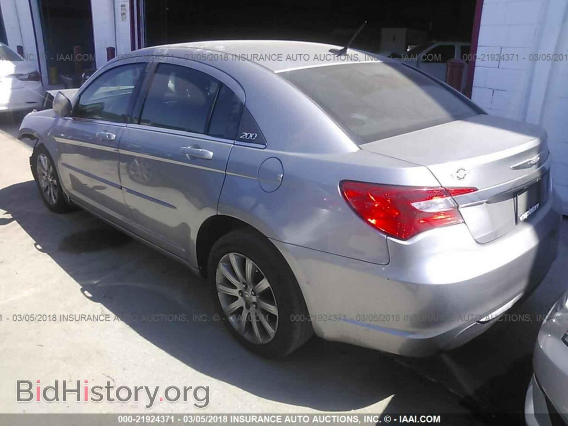 2013 Chrysler 200 - VIN: 1C3CCBBB2DN666143 - Фото 3