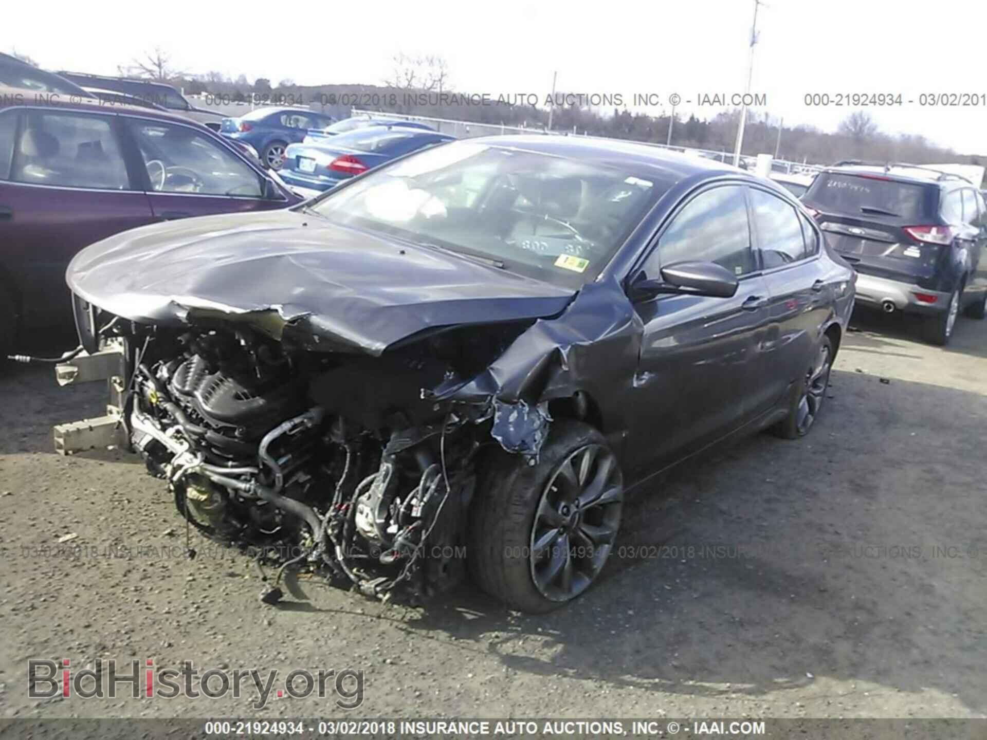 2015 Chrysler 200 - VIN: 1C3CCCDG0FN523466 - Photo 2